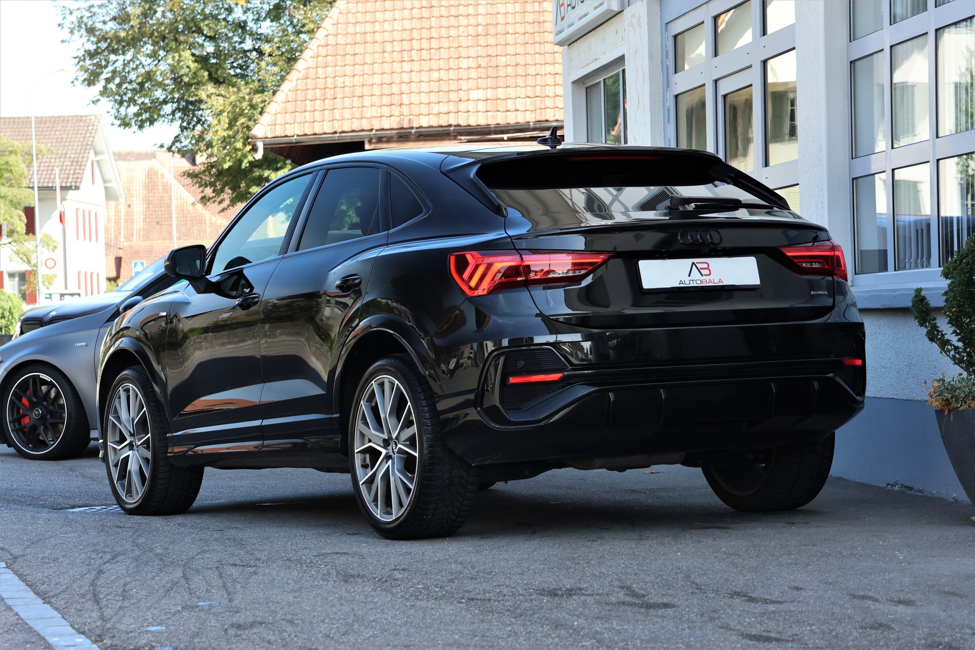 AUDI Q3 Sportback 40 TDI S line Attraction quattro S-tronic (CH)-image-2