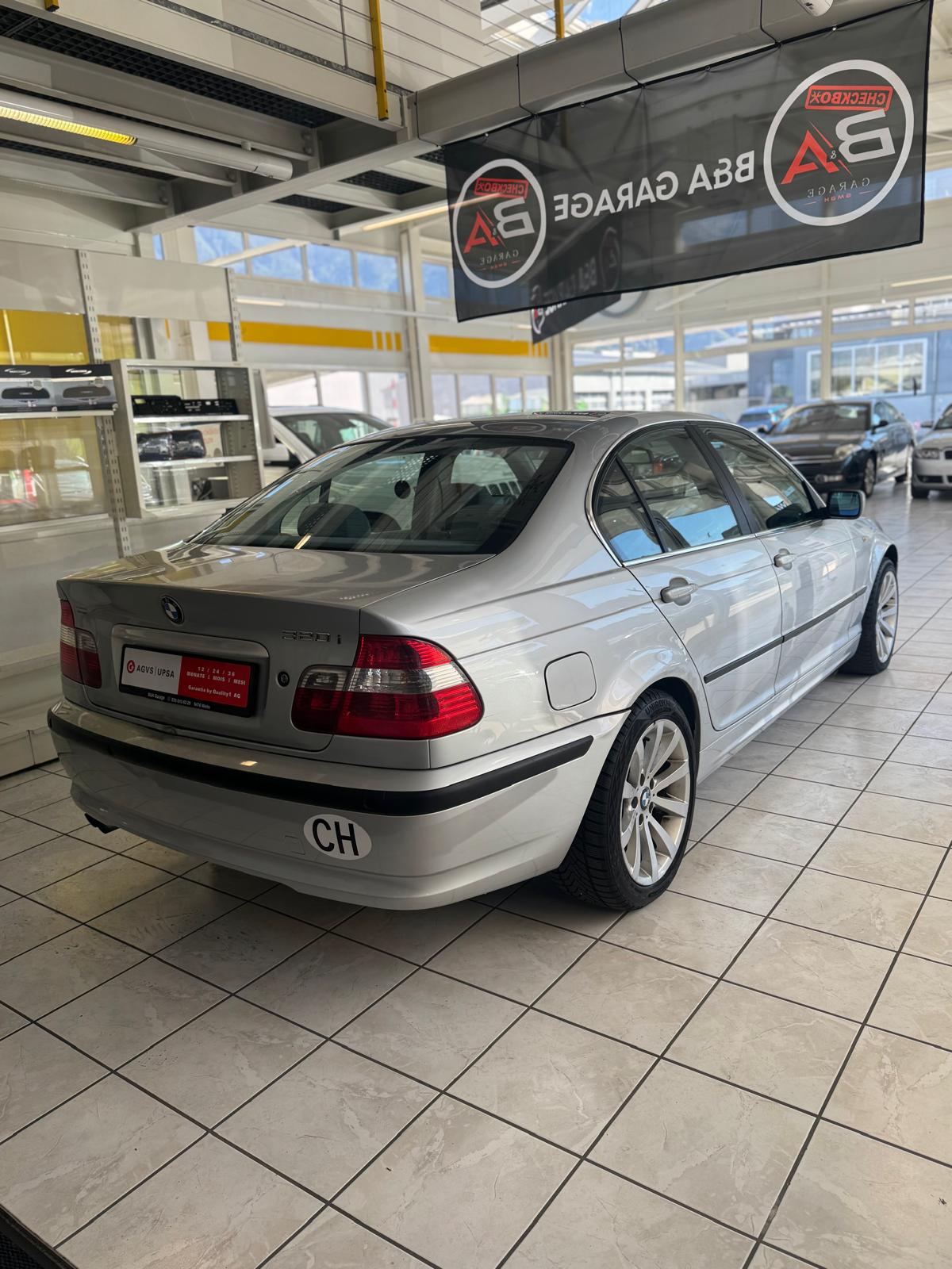 BMW 320i-image-2