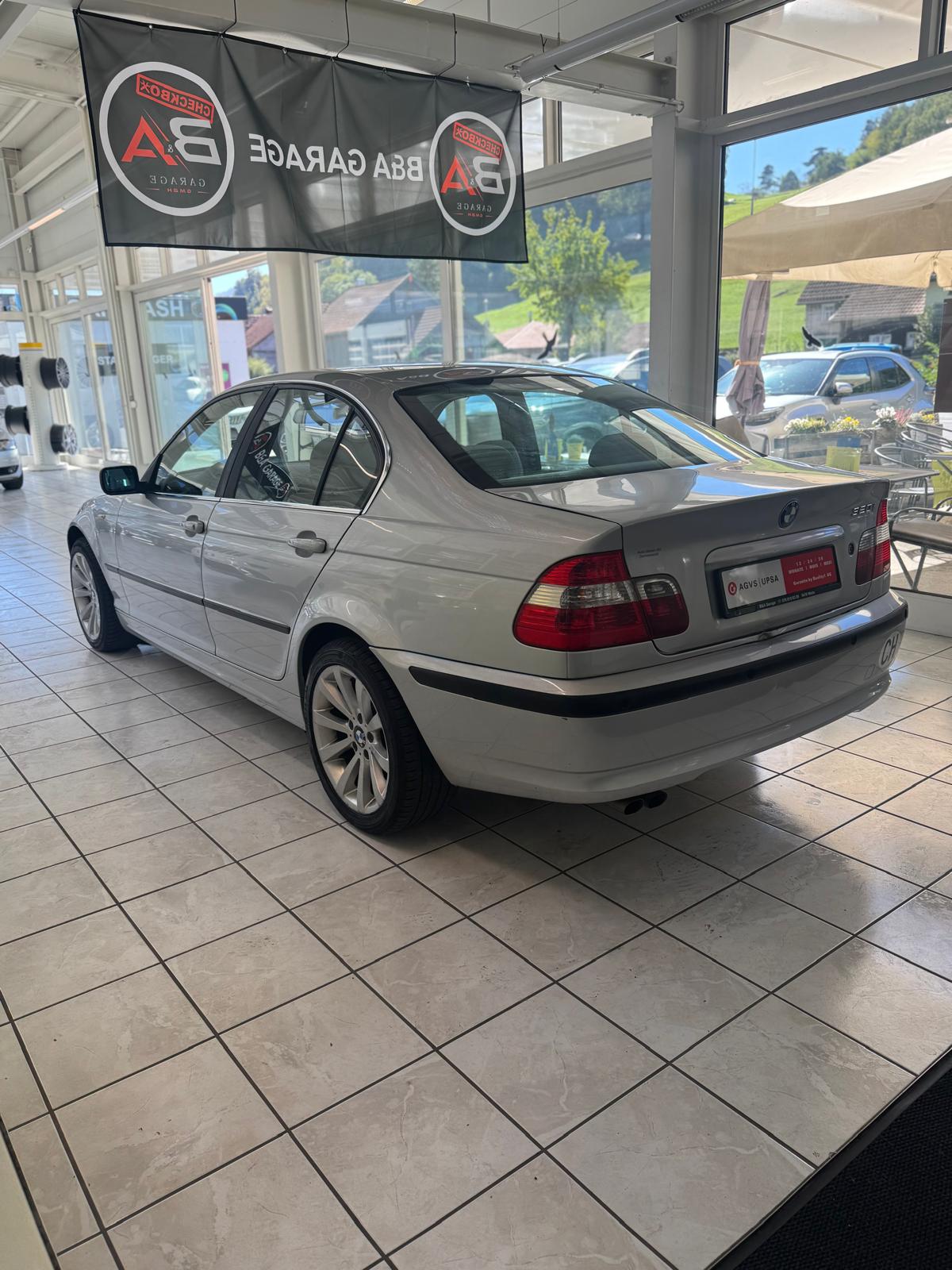 BMW 320i-image-4