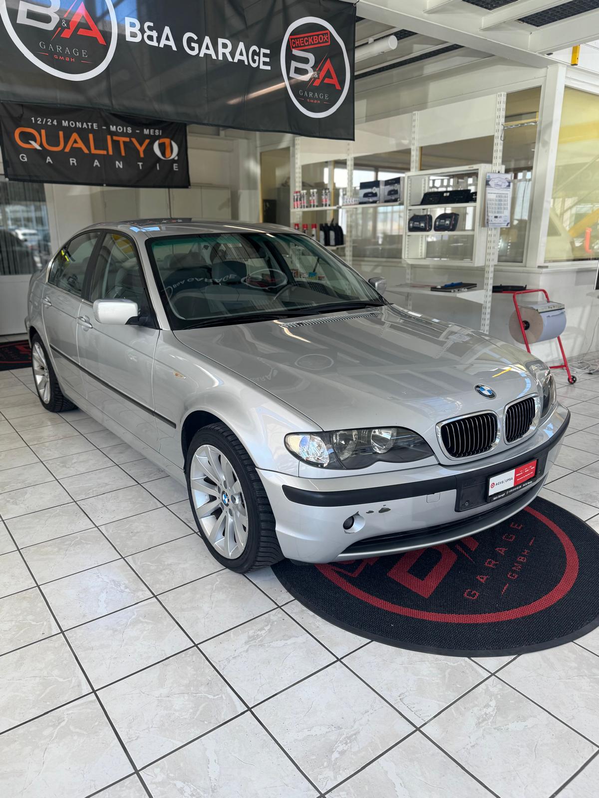 BMW 320i-image-1