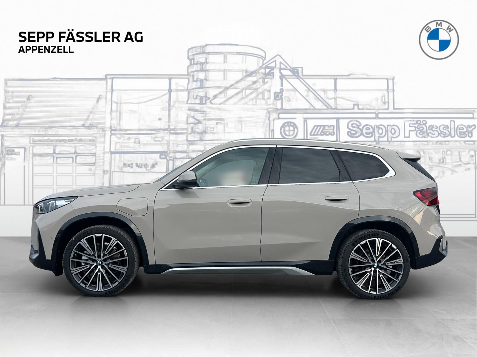 BMW X1 xDrive30e-showroom-element-1