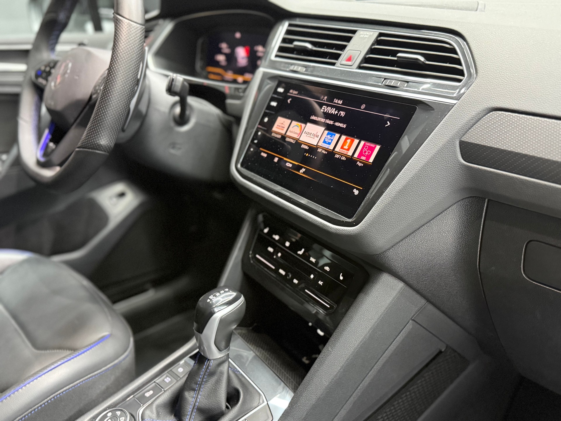 VW Tiguan 2.0TSI R 4Motion DSG-image-18