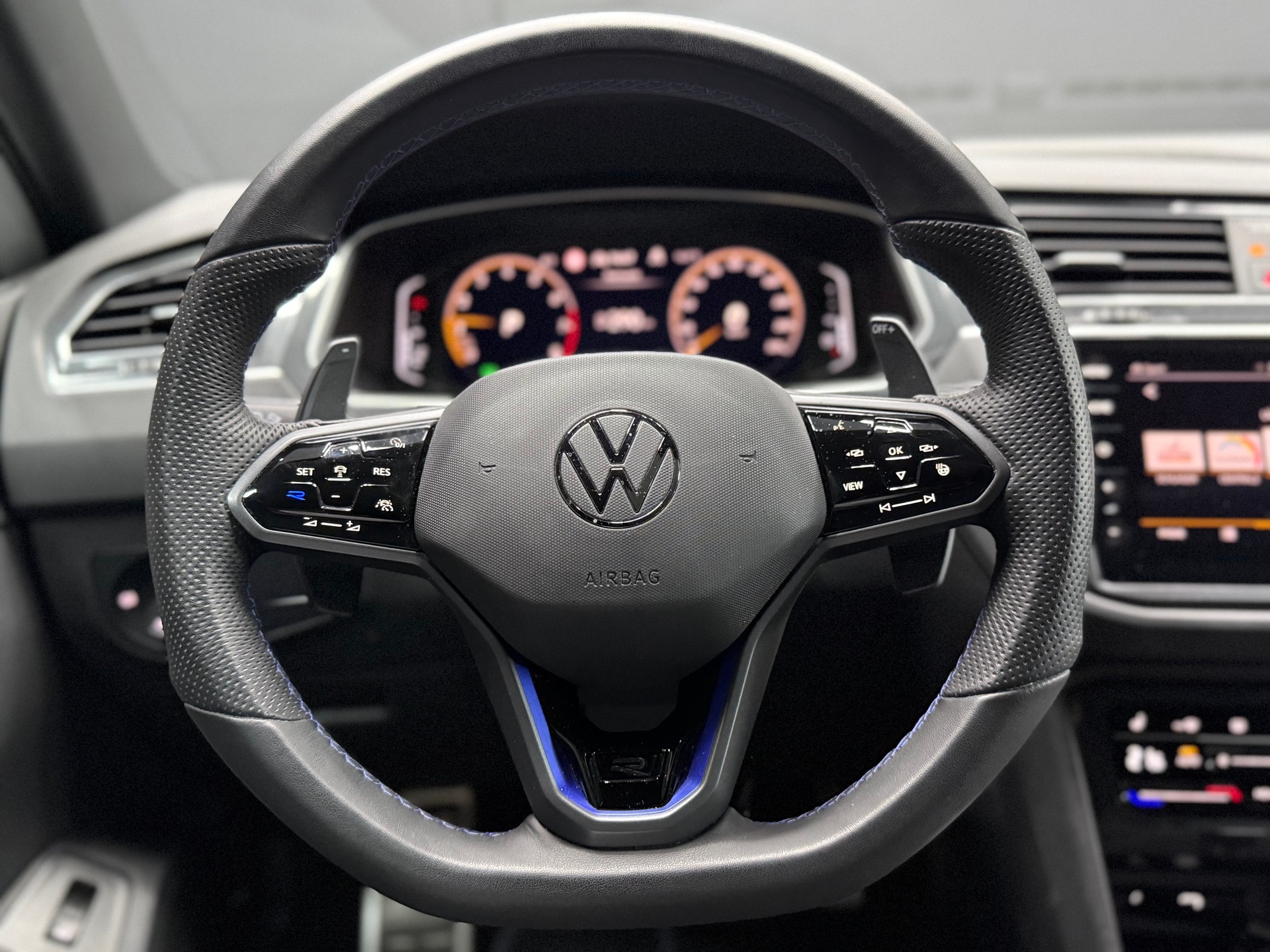 VW Tiguan 2.0TSI R 4Motion DSG-image-22
