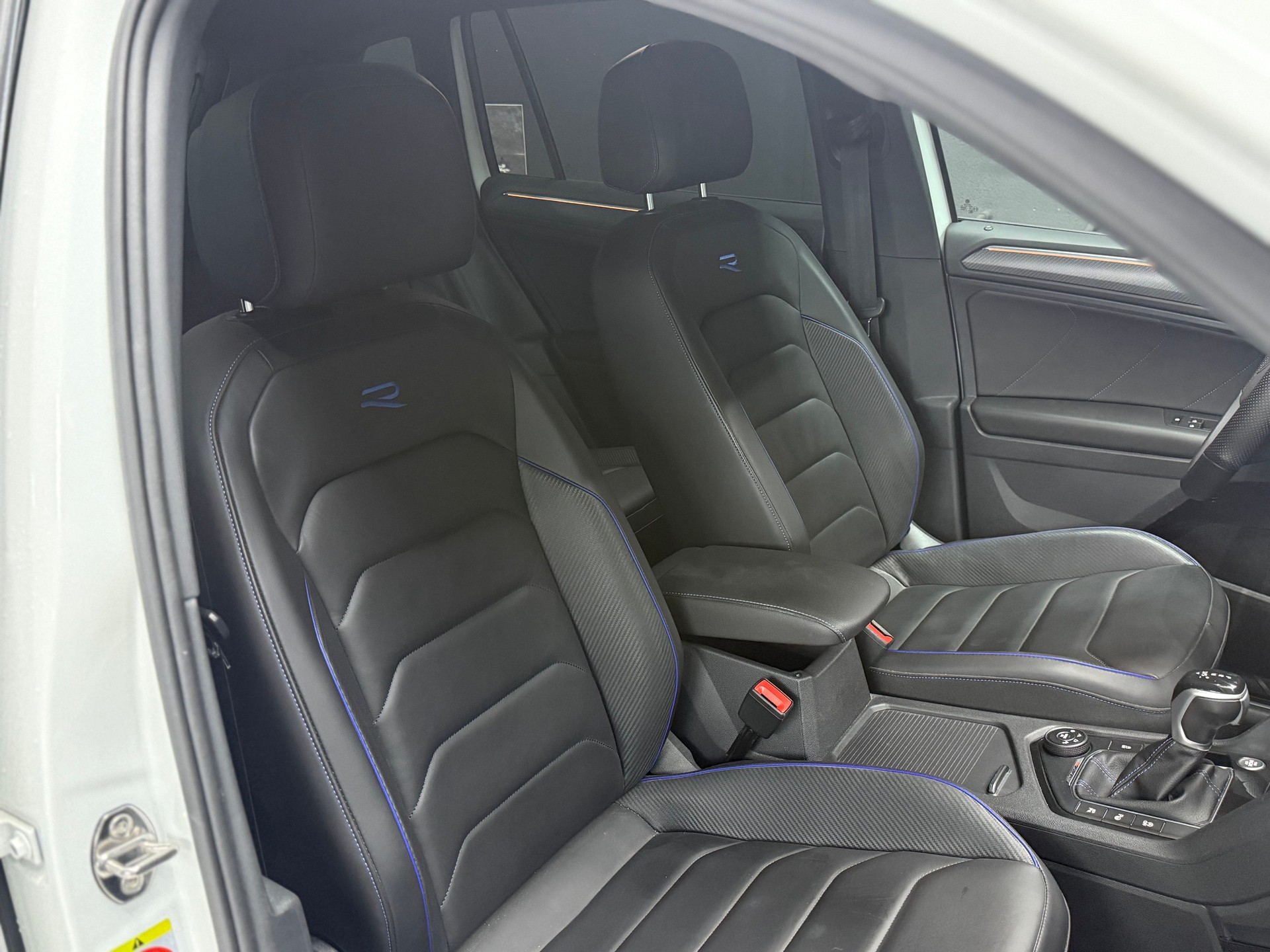 VW Tiguan 2.0TSI R 4Motion DSG-image-16