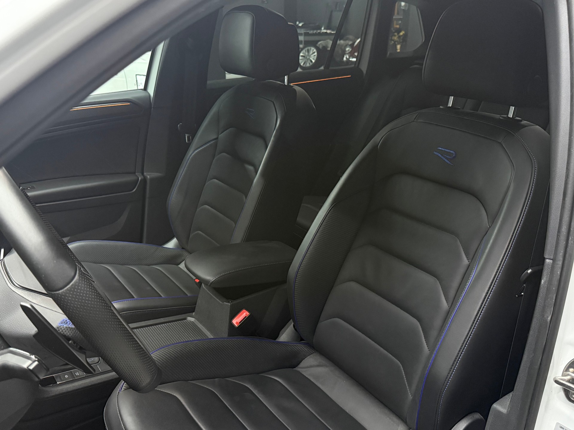 VW Tiguan 2.0TSI R 4Motion DSG-image-19
