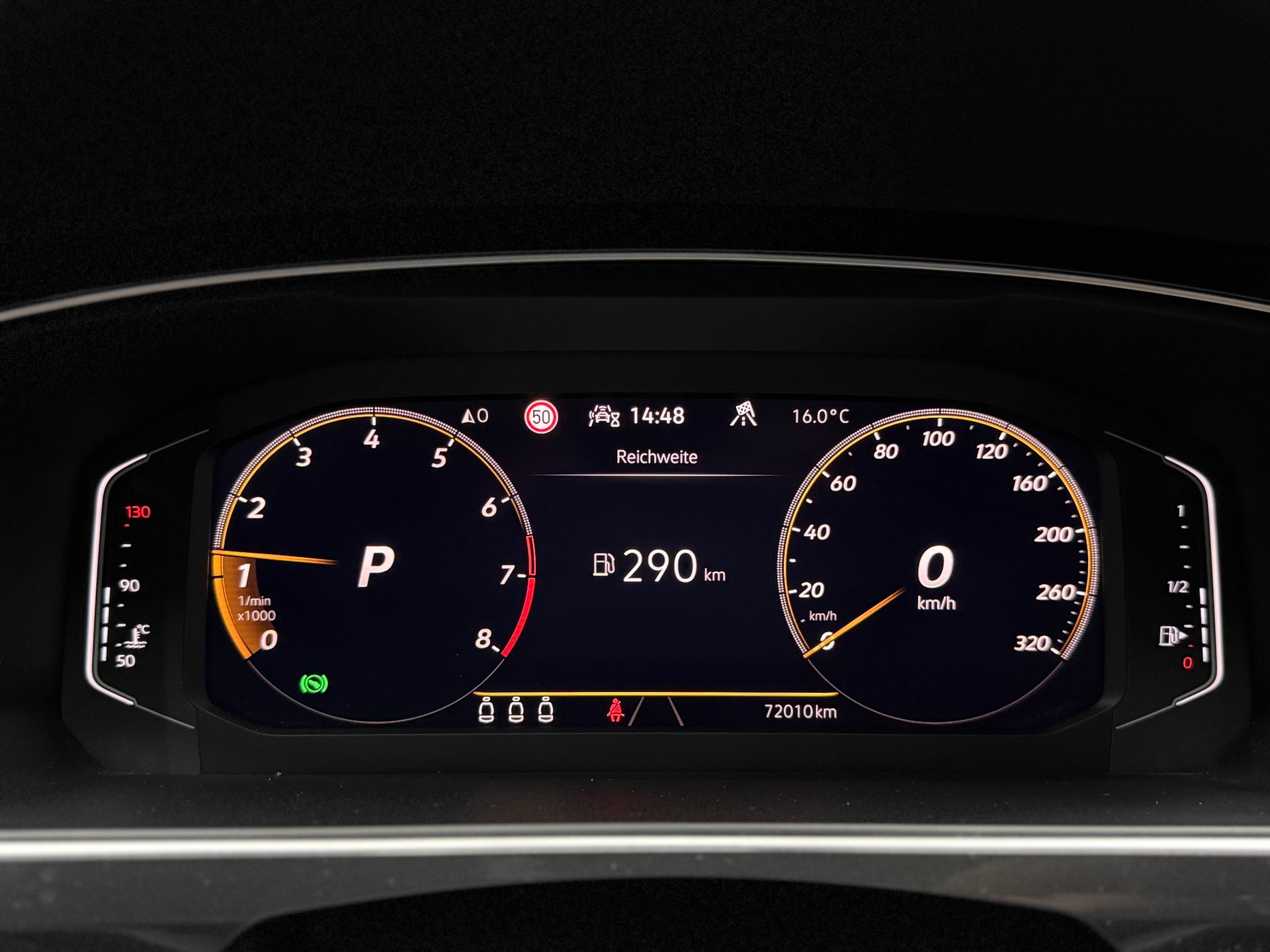 VW Tiguan 2.0TSI R 4Motion DSG-image-24