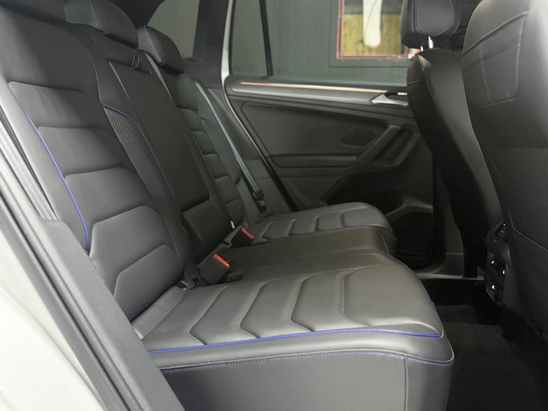 VW Tiguan 2.0TSI R 4Motion DSG-image-14