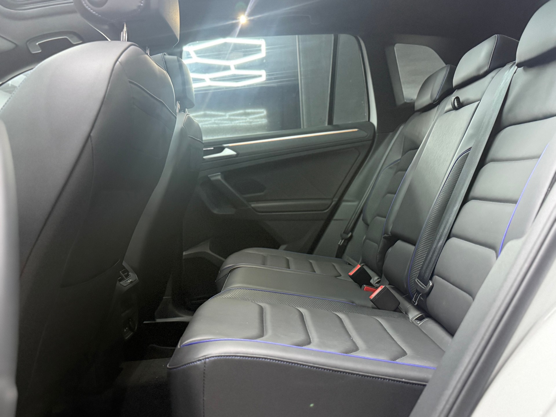 VW Tiguan 2.0TSI R 4Motion DSG-image-10