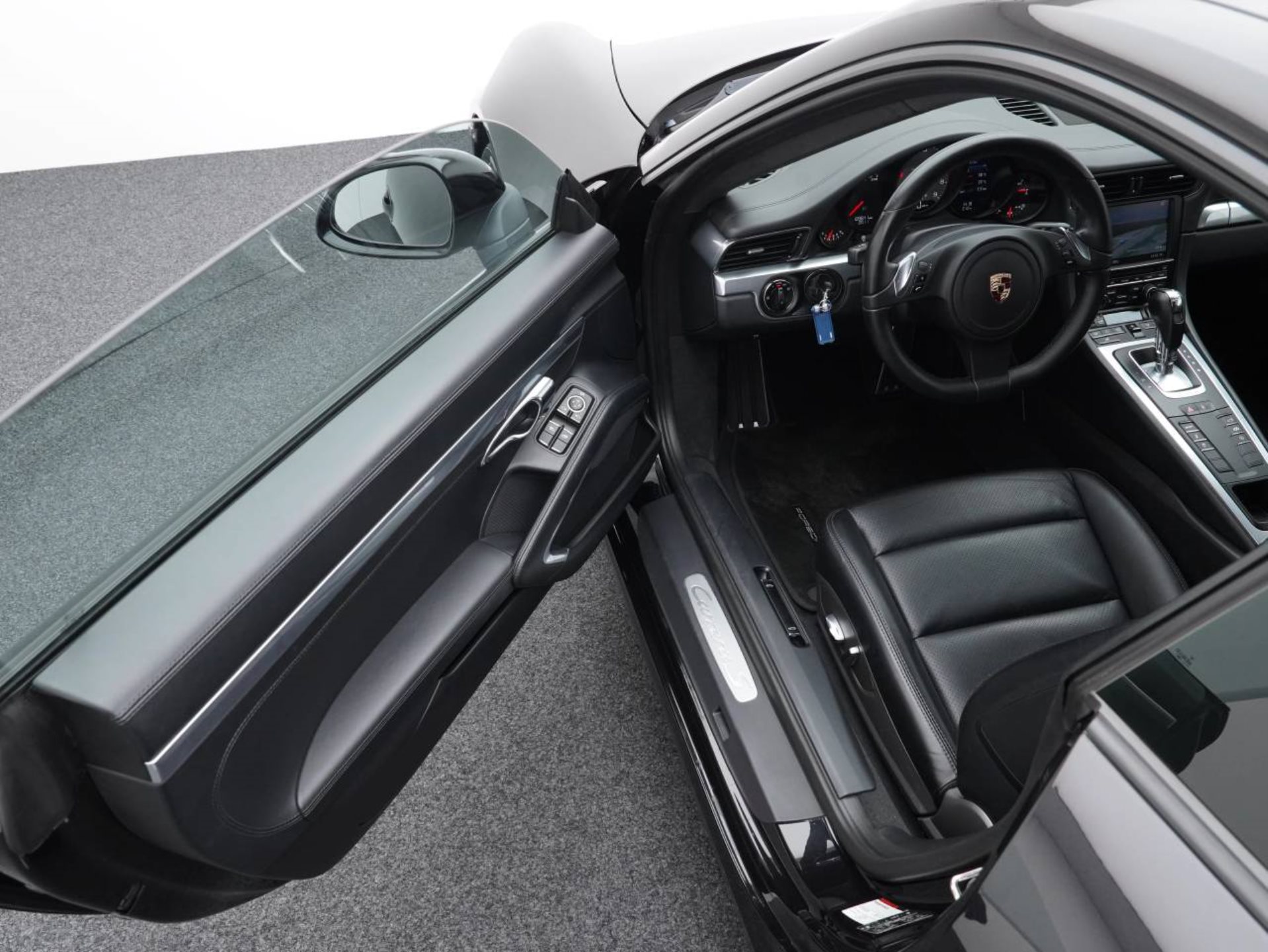 PORSCHE 911 Carrera S-image-3