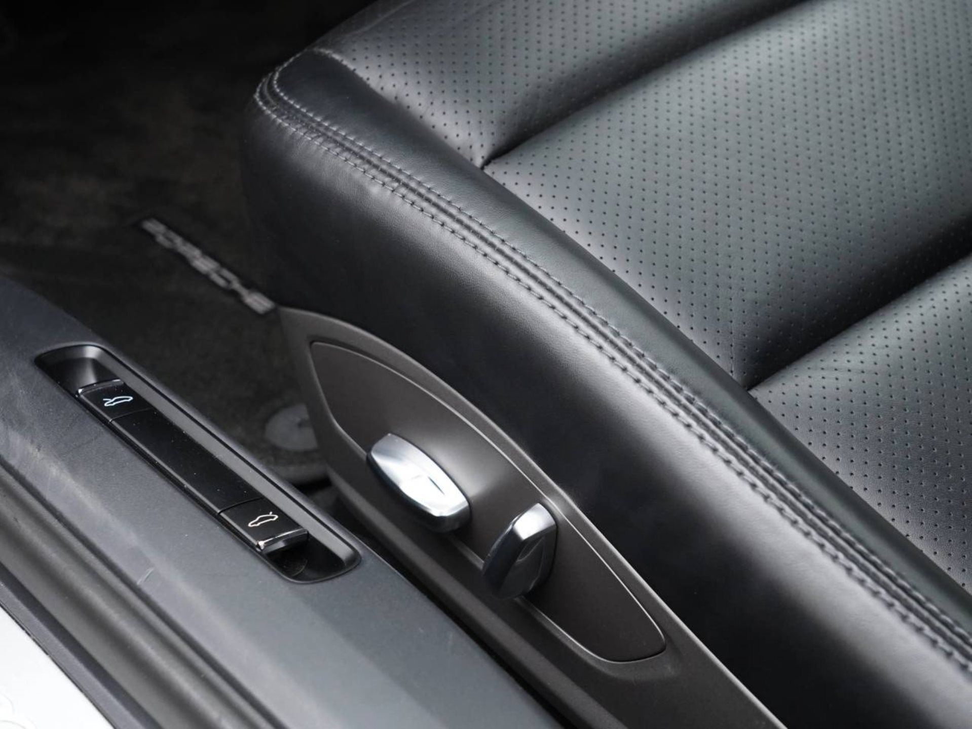 PORSCHE 911 Carrera S-image-22