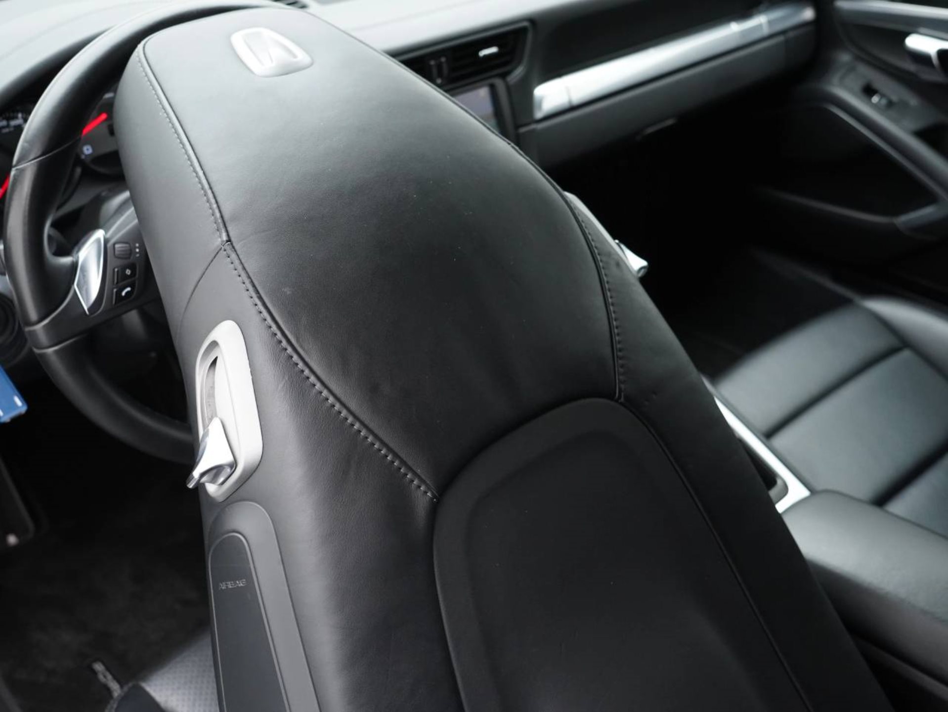 PORSCHE 911 Carrera S-image-31