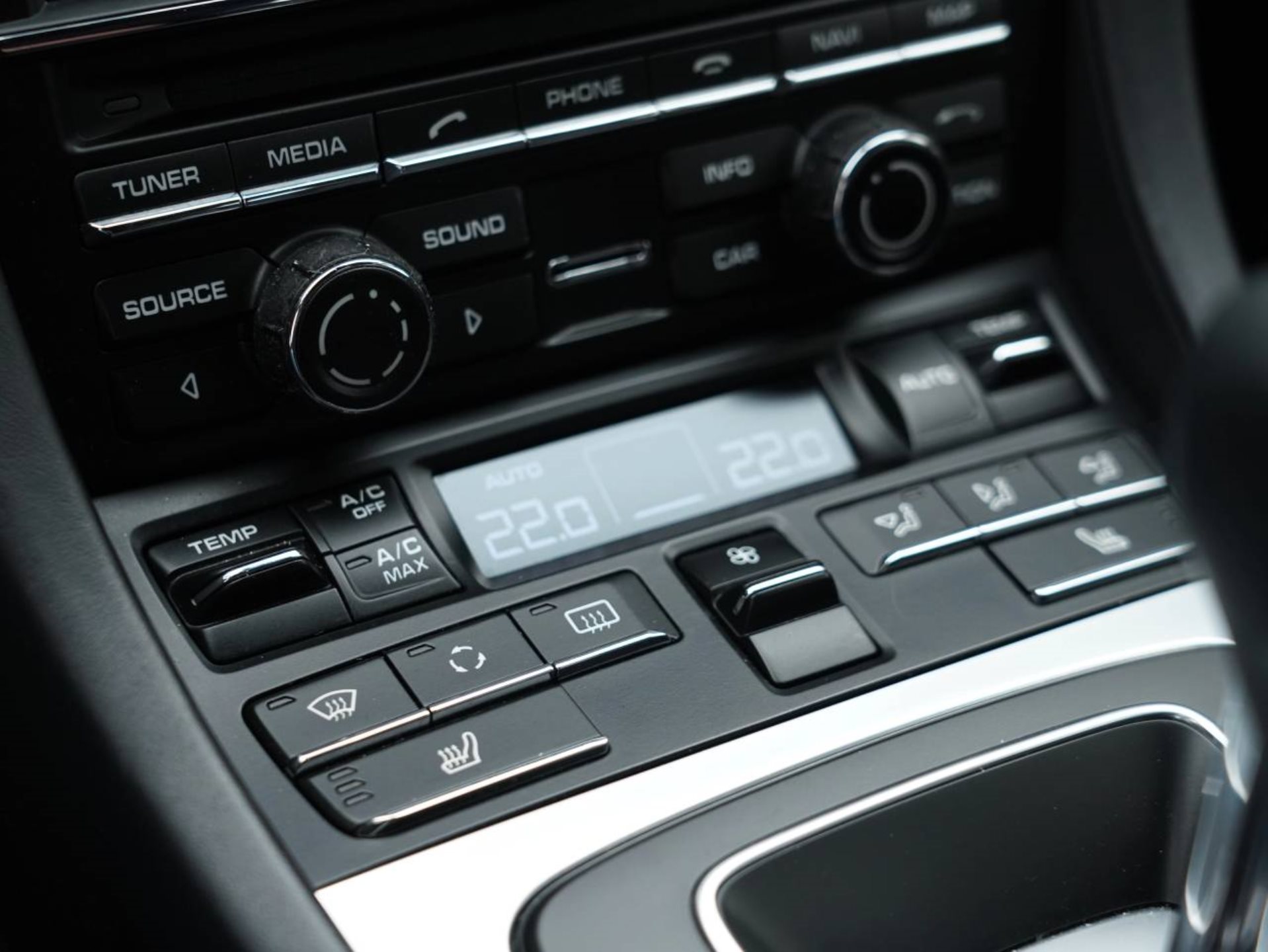 PORSCHE 911 Carrera S-image-19
