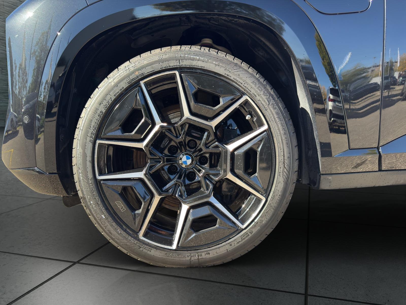 BMW XM 50e Plug-in Hybrid Bowers & Wilkins Diamond Surround Sound System-image-9