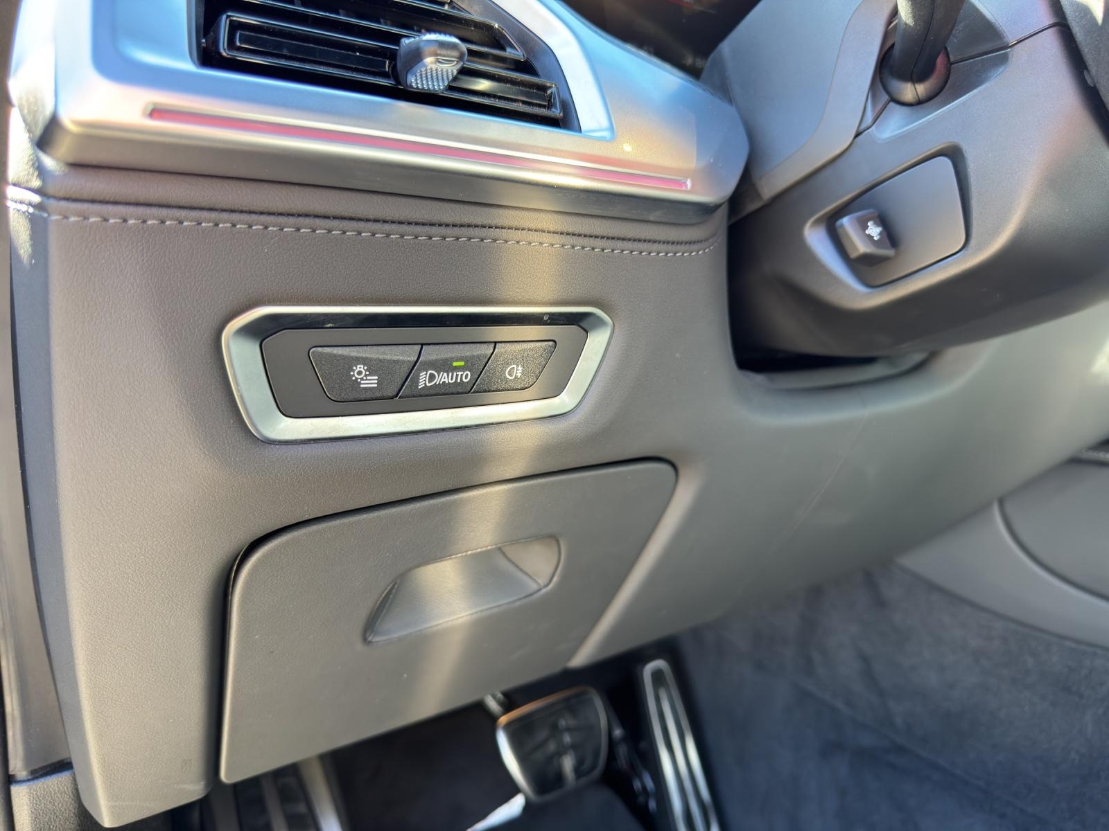BMW XM 50e Plug-in Hybrid Bowers & Wilkins Diamond Surround Sound System-image-17