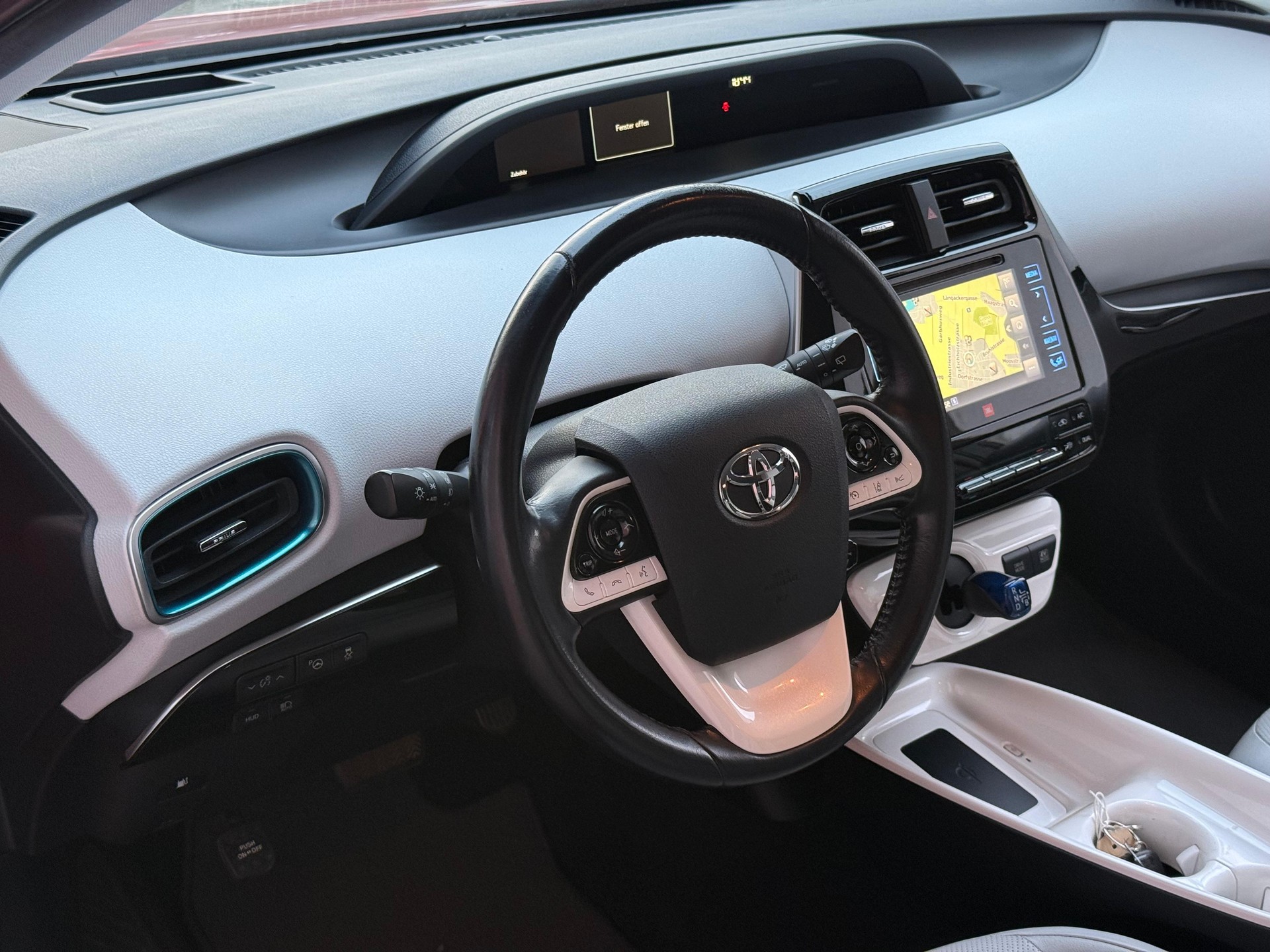 TOYOTA Prius 1.8 VVT-i HSD Sol Premium-image-9