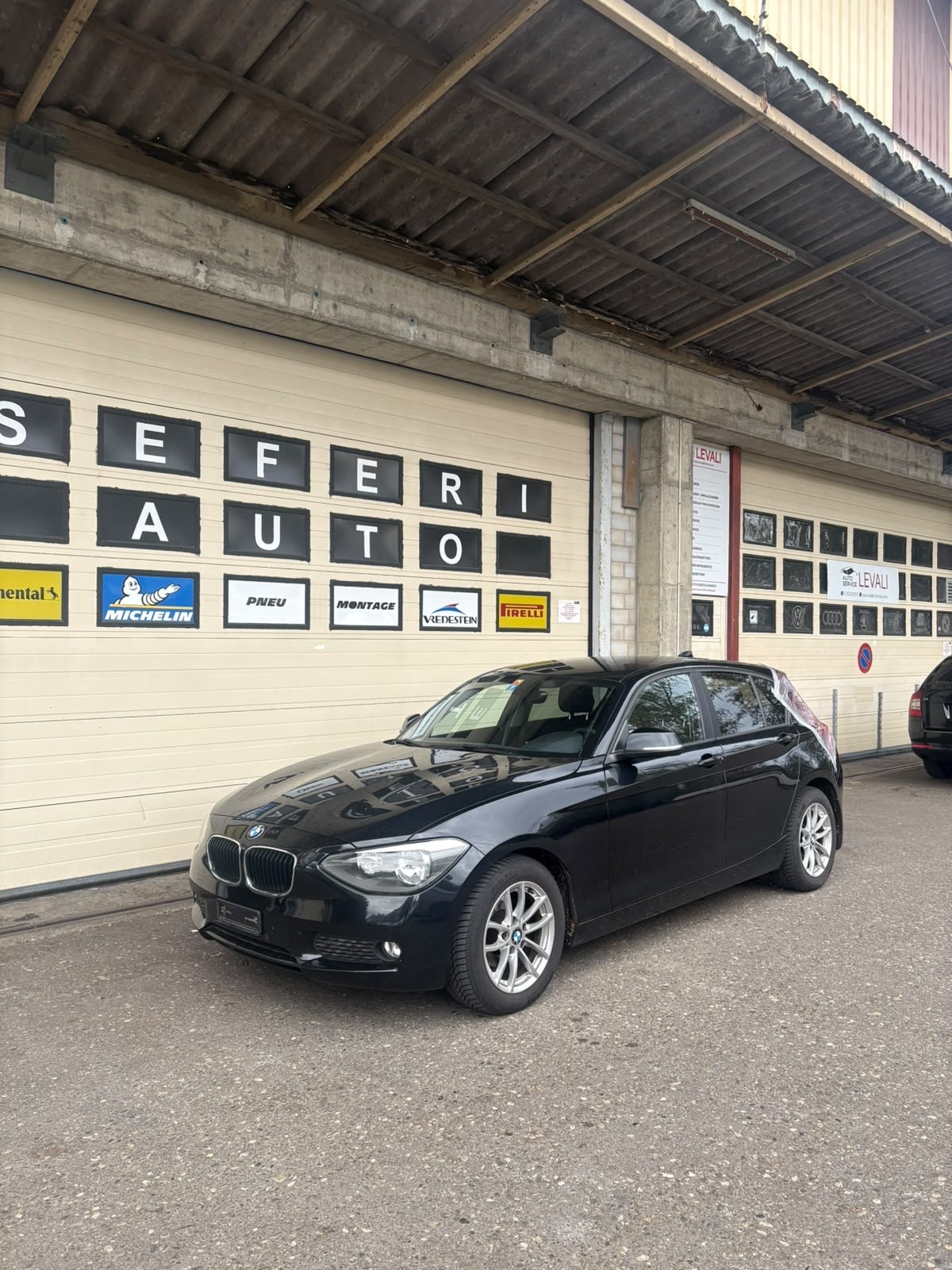 BMW 116i Sport Line-image-1