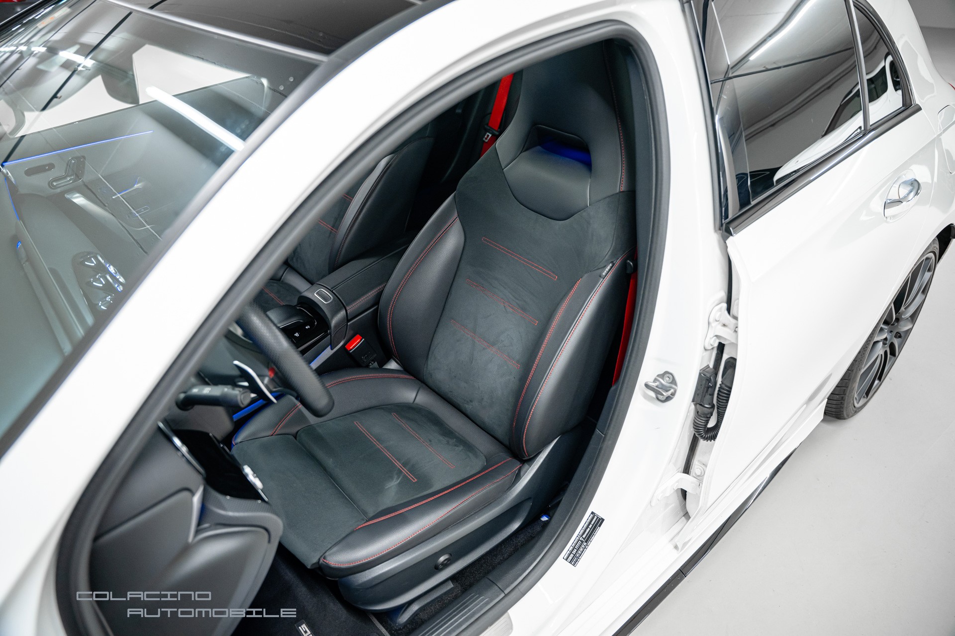 MERCEDES-BENZ A 35 AMG 4Matic Speedshift-image-12