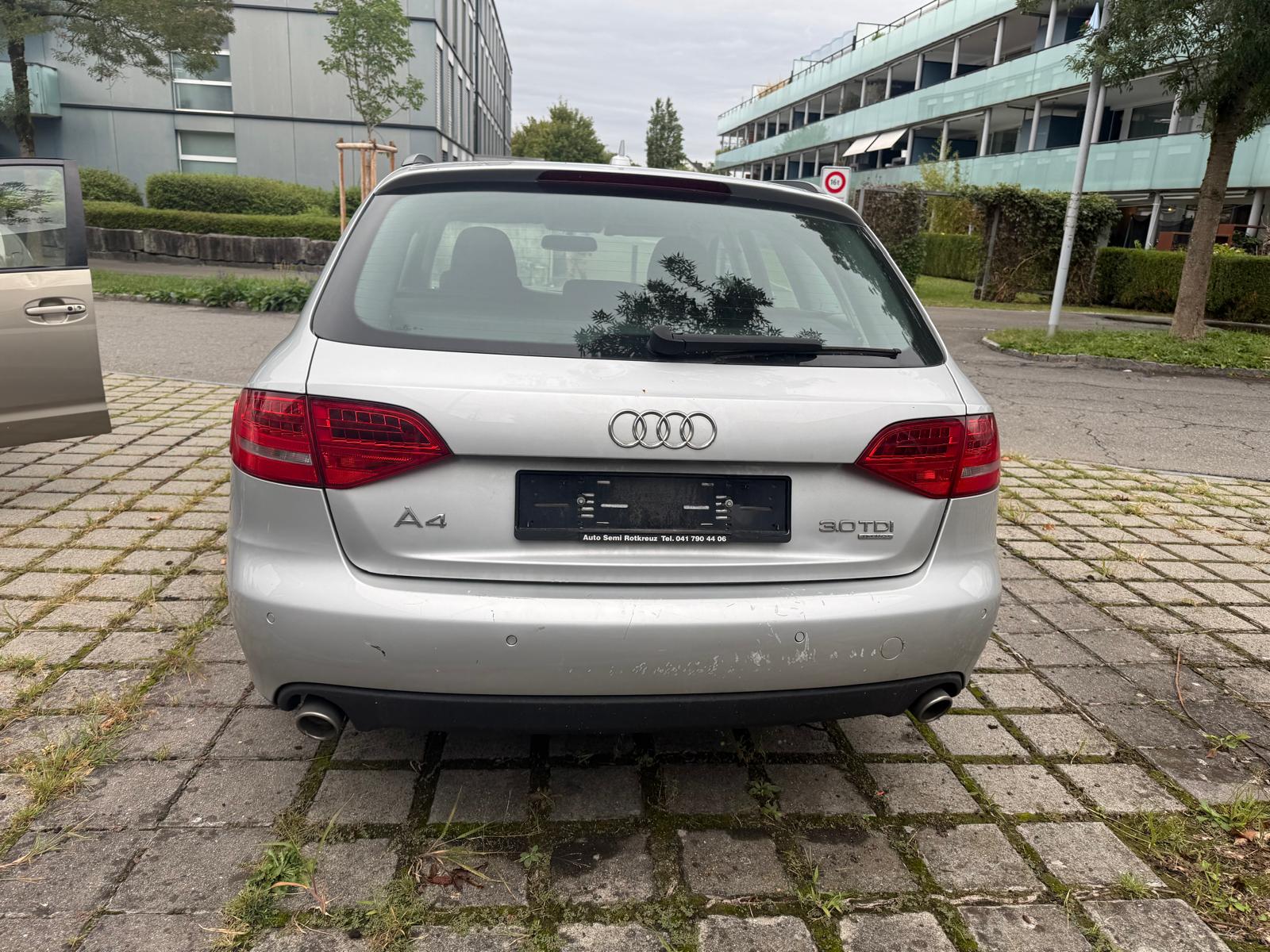 AUDI A4 Avant 3.0 TDI quattro S-tronic-image-4