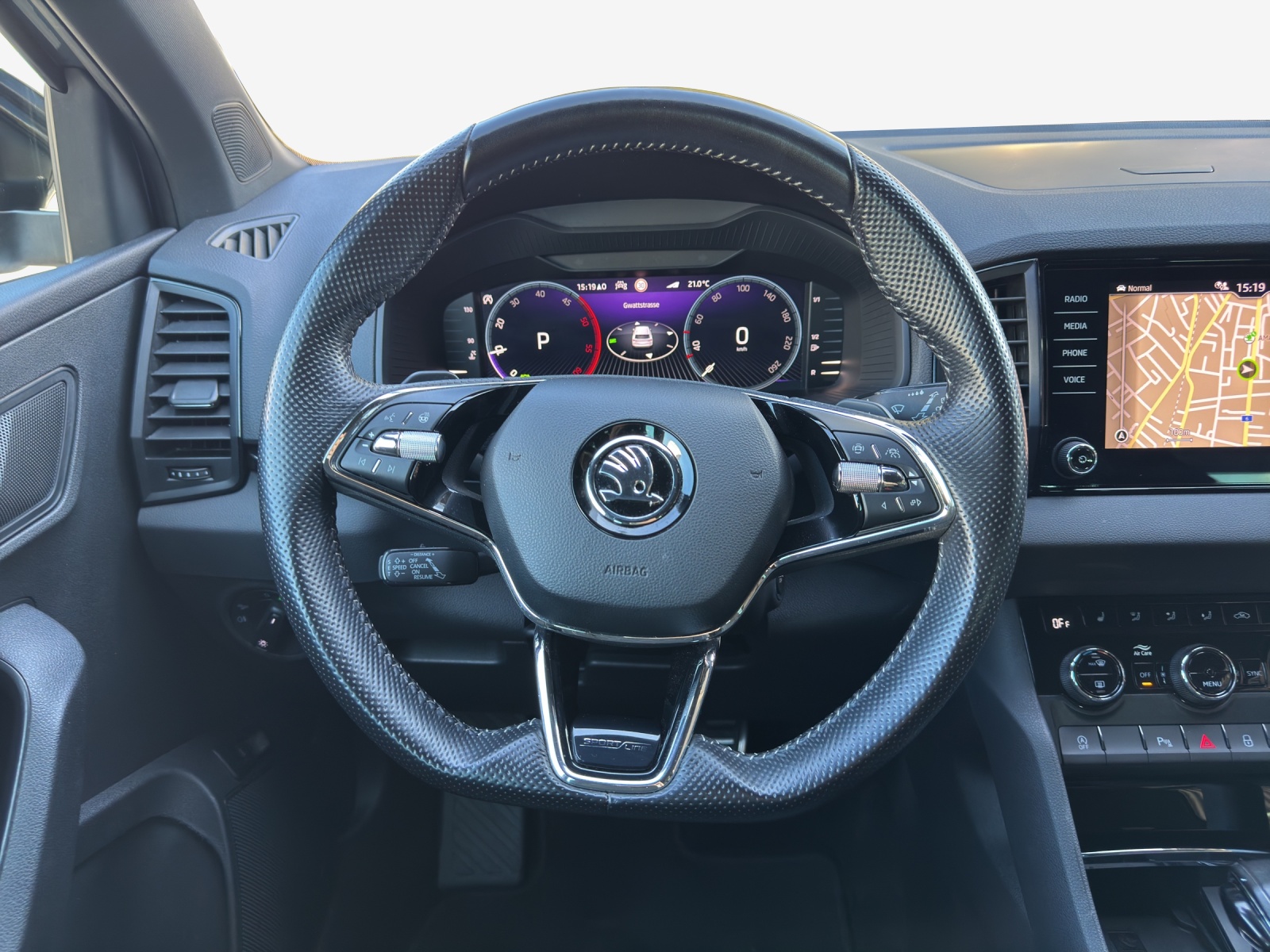 SKODA Karoq 2.0 TDI CR Sport Line 4x4 DSG-image-9