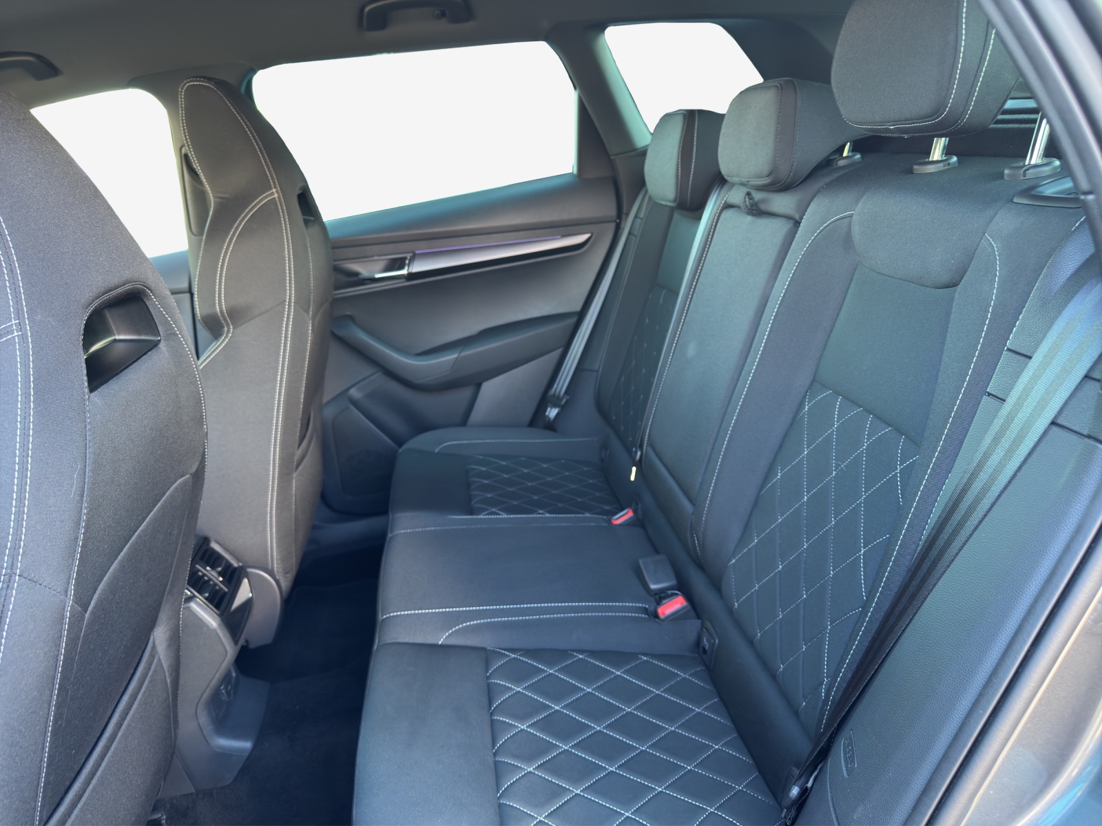 SKODA Karoq 2.0 TDI CR Sport Line 4x4 DSG-image-11