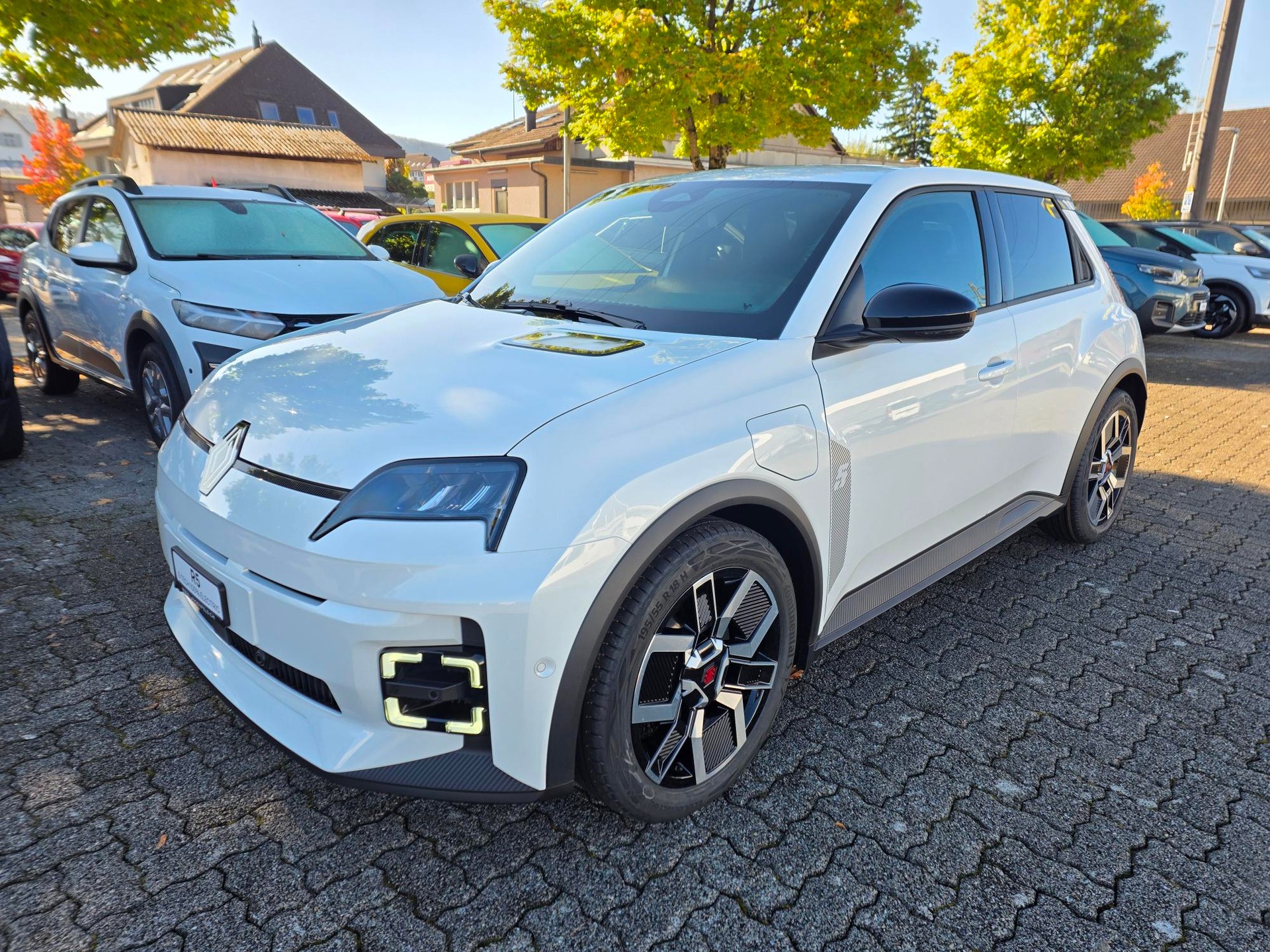 RENAULT R5 E-Tech Comfort Range techno-image-0