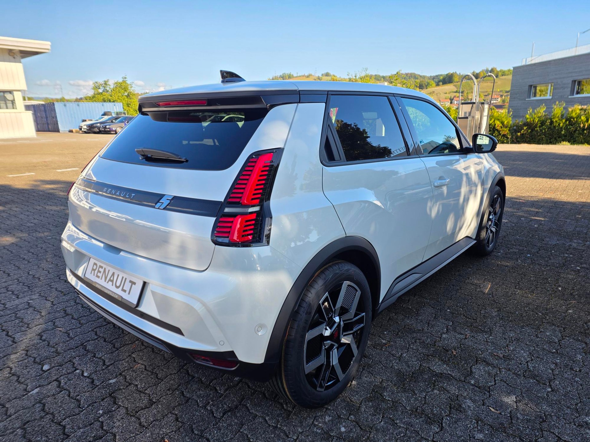 RENAULT R5 E-Tech Comfort Range techno-image-3