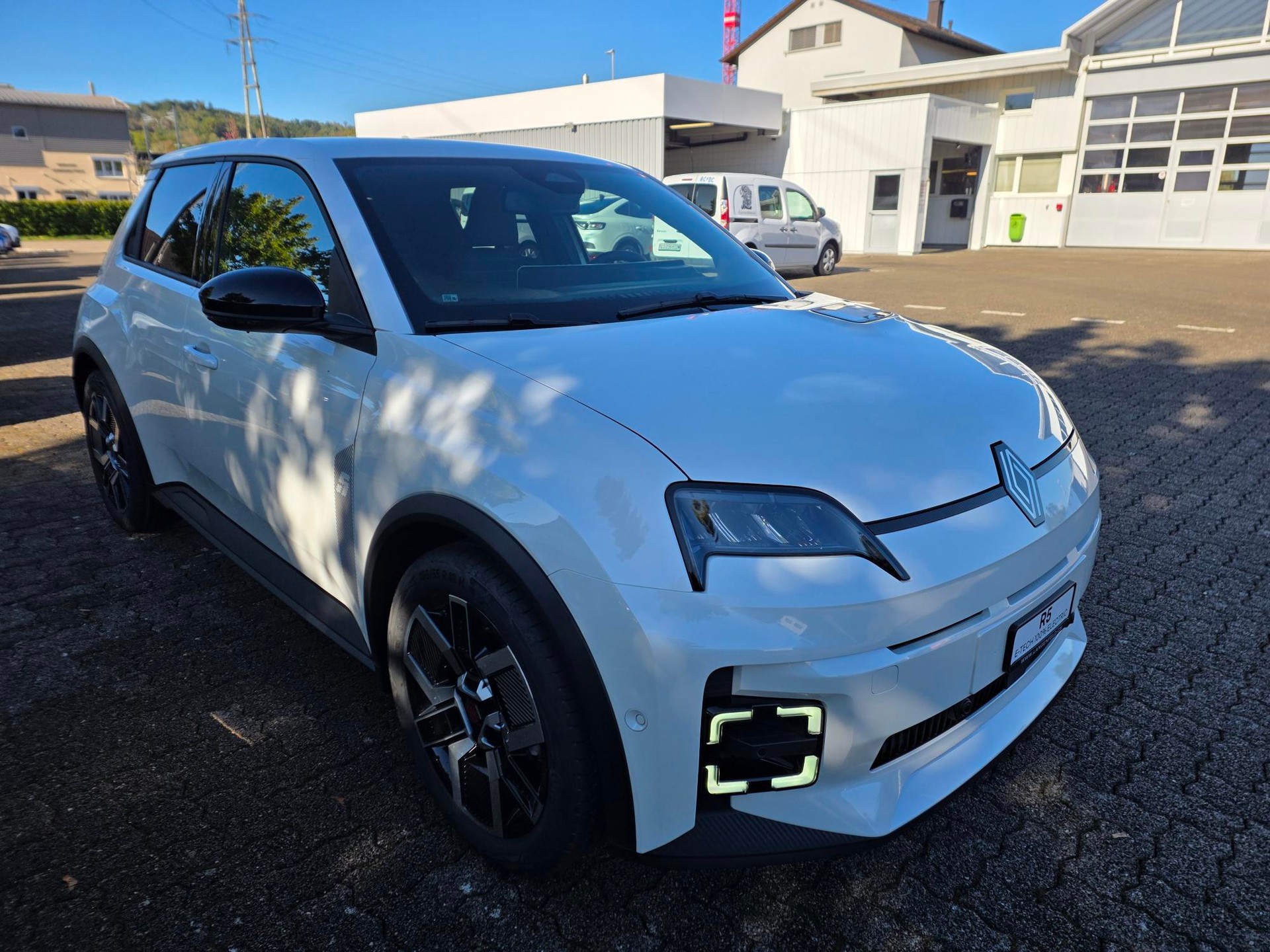 RENAULT R5 E-Tech Comfort Range techno-image-4