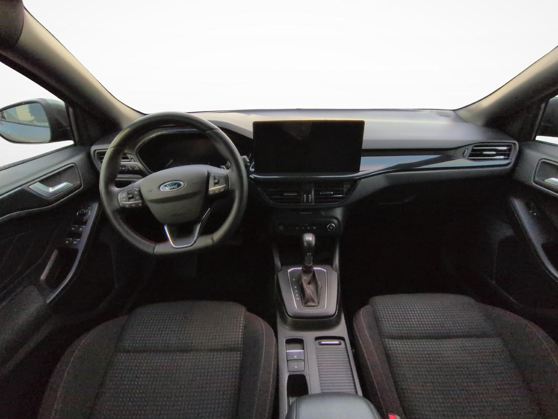 FORD Focus Station Wagon 1.0i EcoB Hybrid 155 ST-Line-image-4