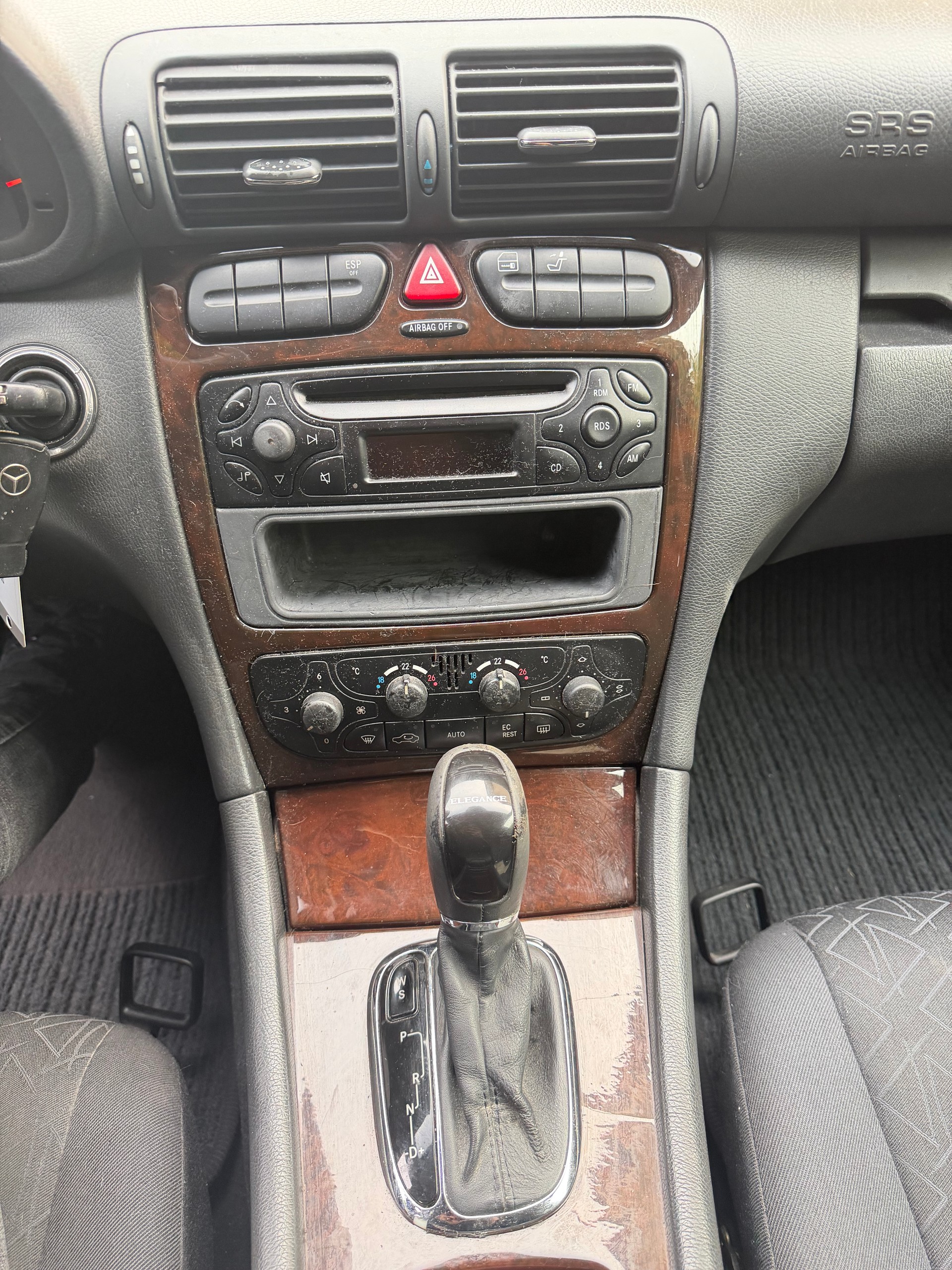 MERCEDES-BENZ C 180 Classic-image-8