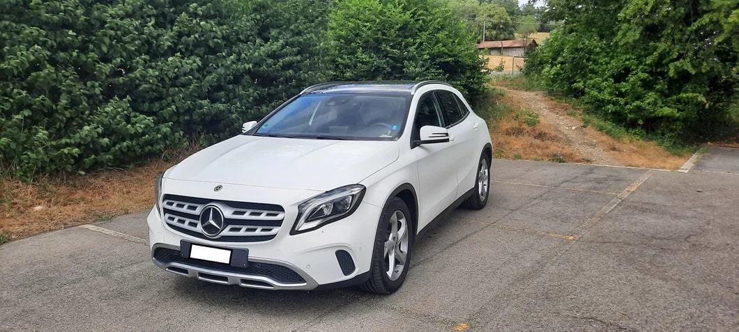MERCEDES-BENZ GLA 200-image-1