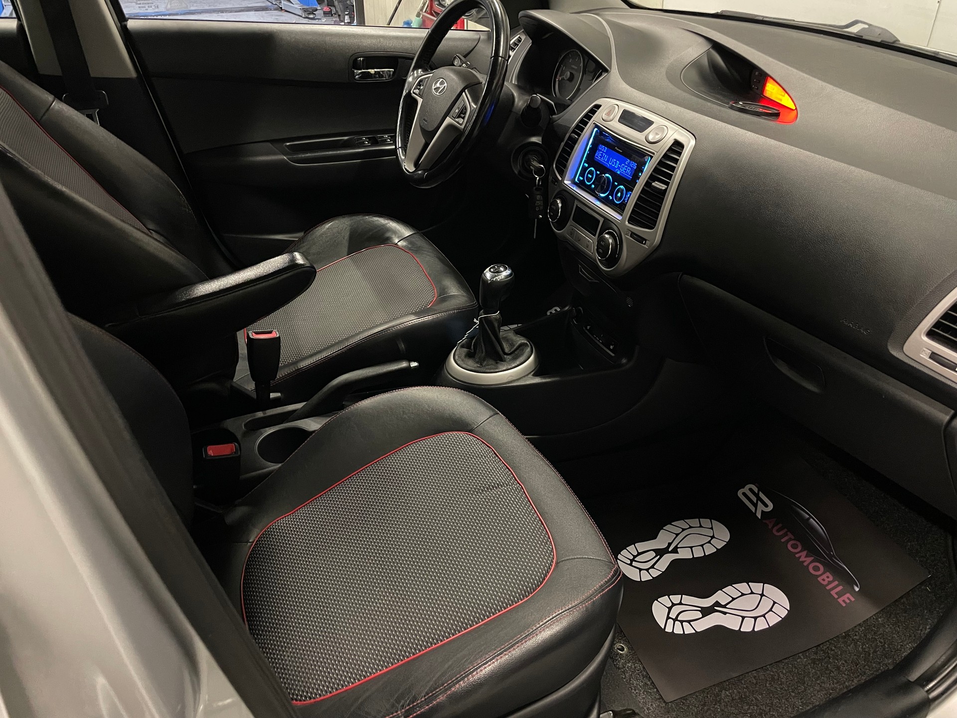 HYUNDAI i20 1.6 CRDi Premium-image-8