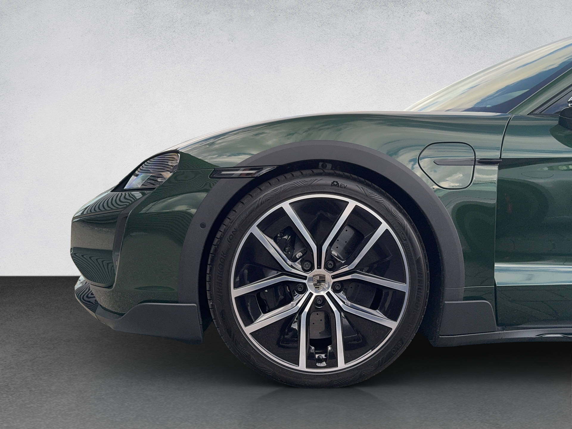 PORSCHE Taycan Cross Turismo Turbo-image-14