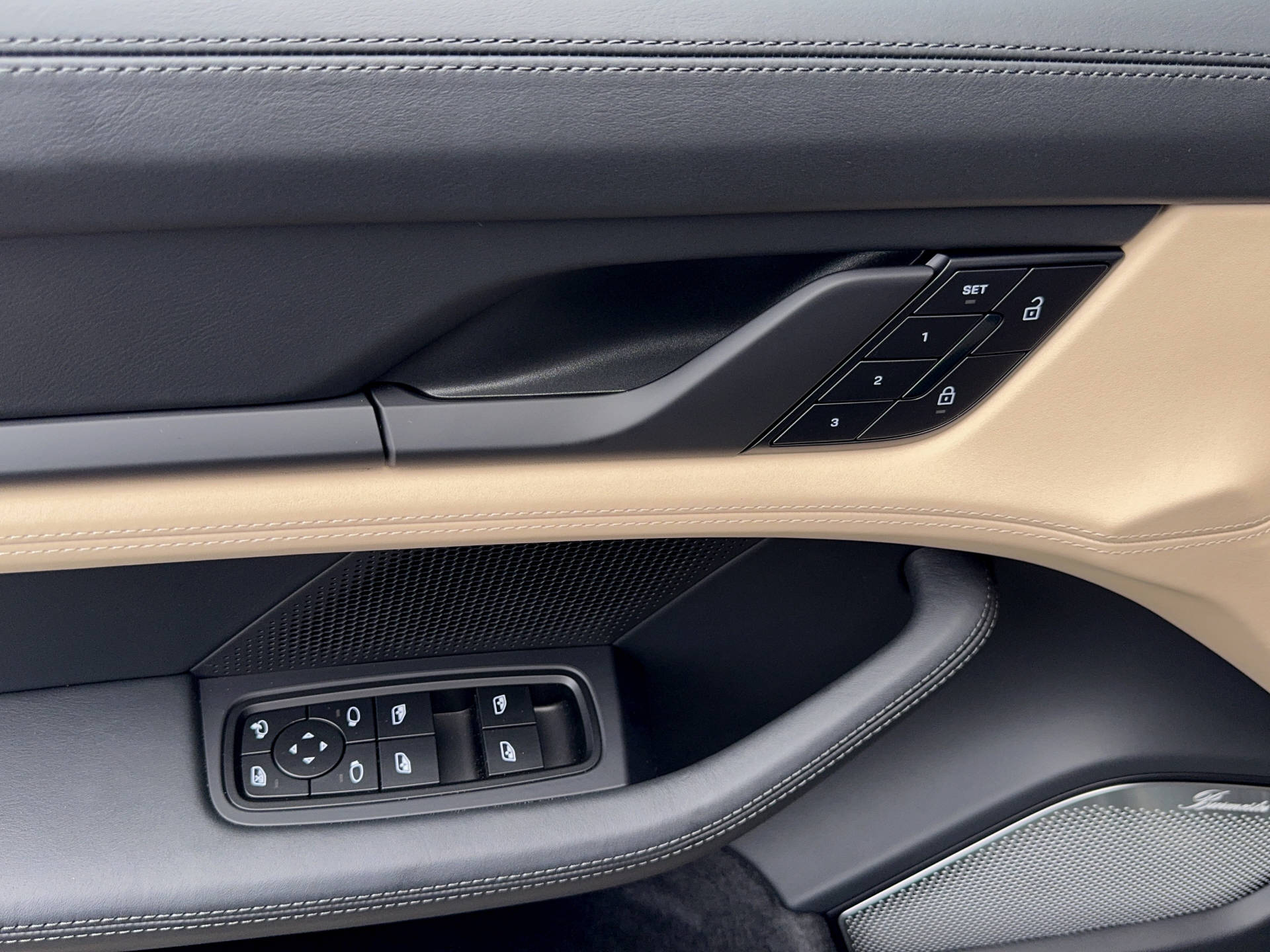 PORSCHE Taycan Cross Turismo Turbo-image-9