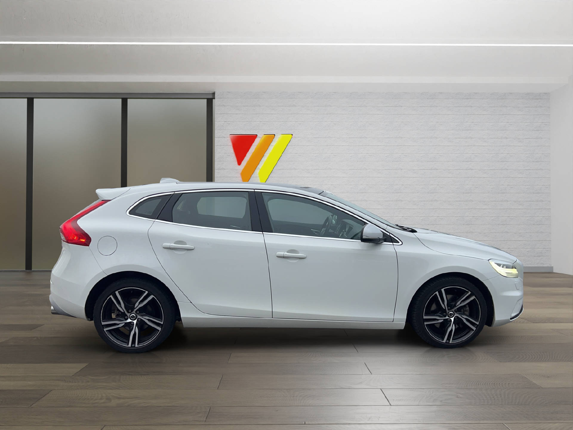 VOLVO V40 1.5 T3 R-Design S/S-image-0