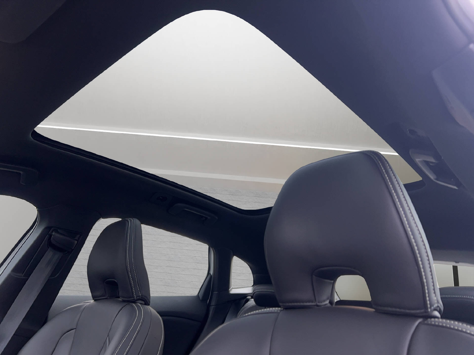 VOLVO V40 1.5 T3 R-Design S/S-image-13