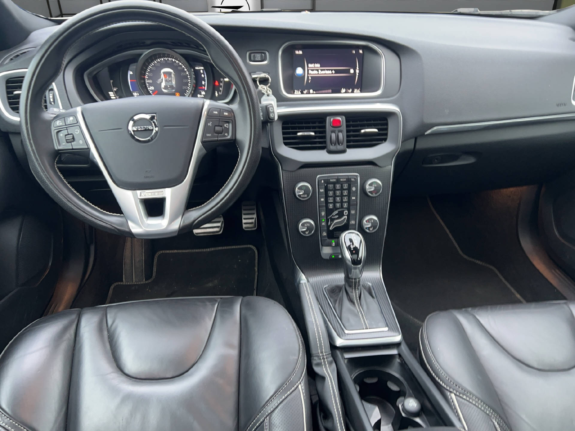 VOLVO V40 1.5 T3 R-Design S/S-image-8