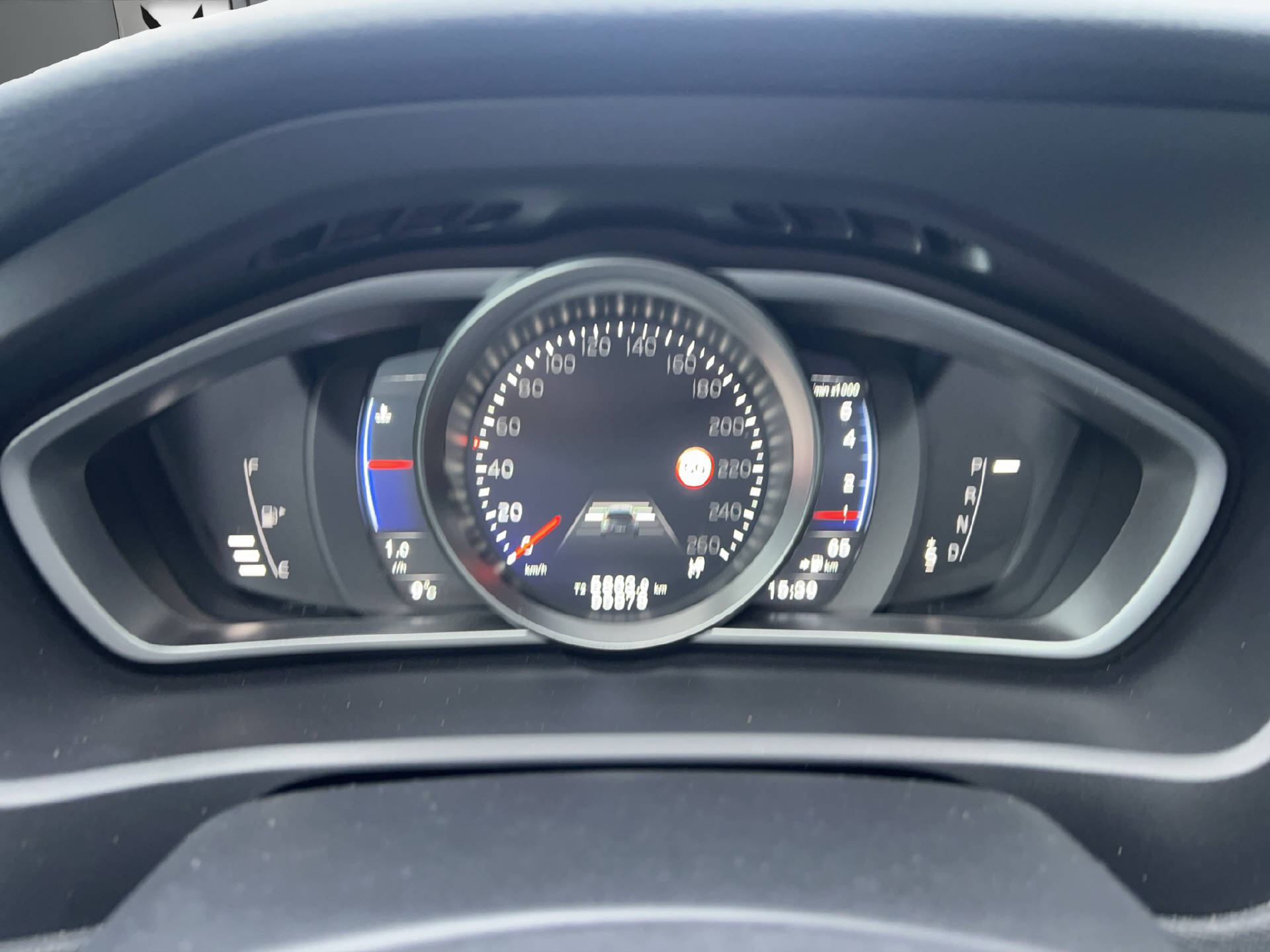 VOLVO V40 1.5 T3 R-Design S/S-image-10