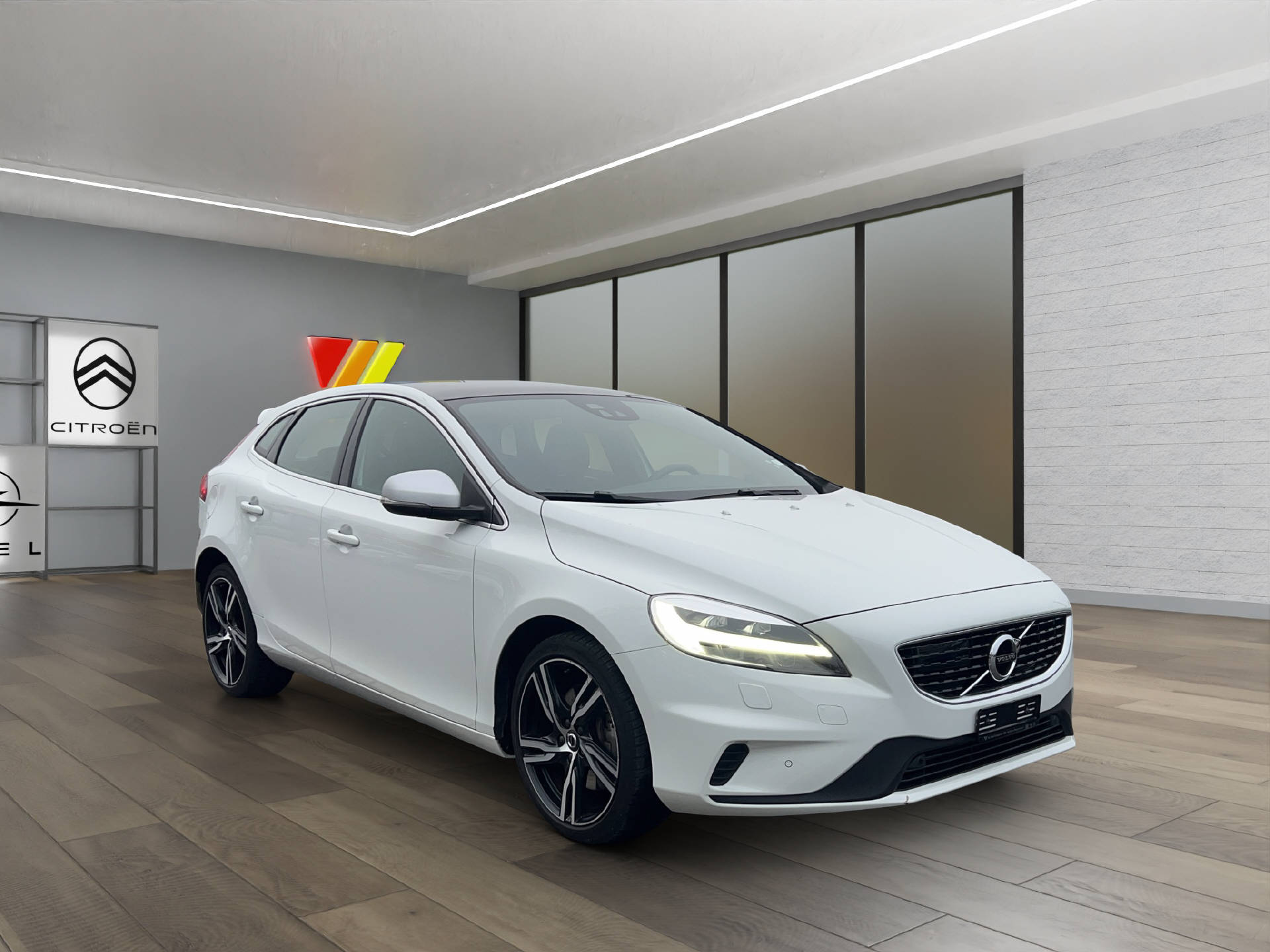 VOLVO V40 1.5 T3 R-Design S/S-image-3