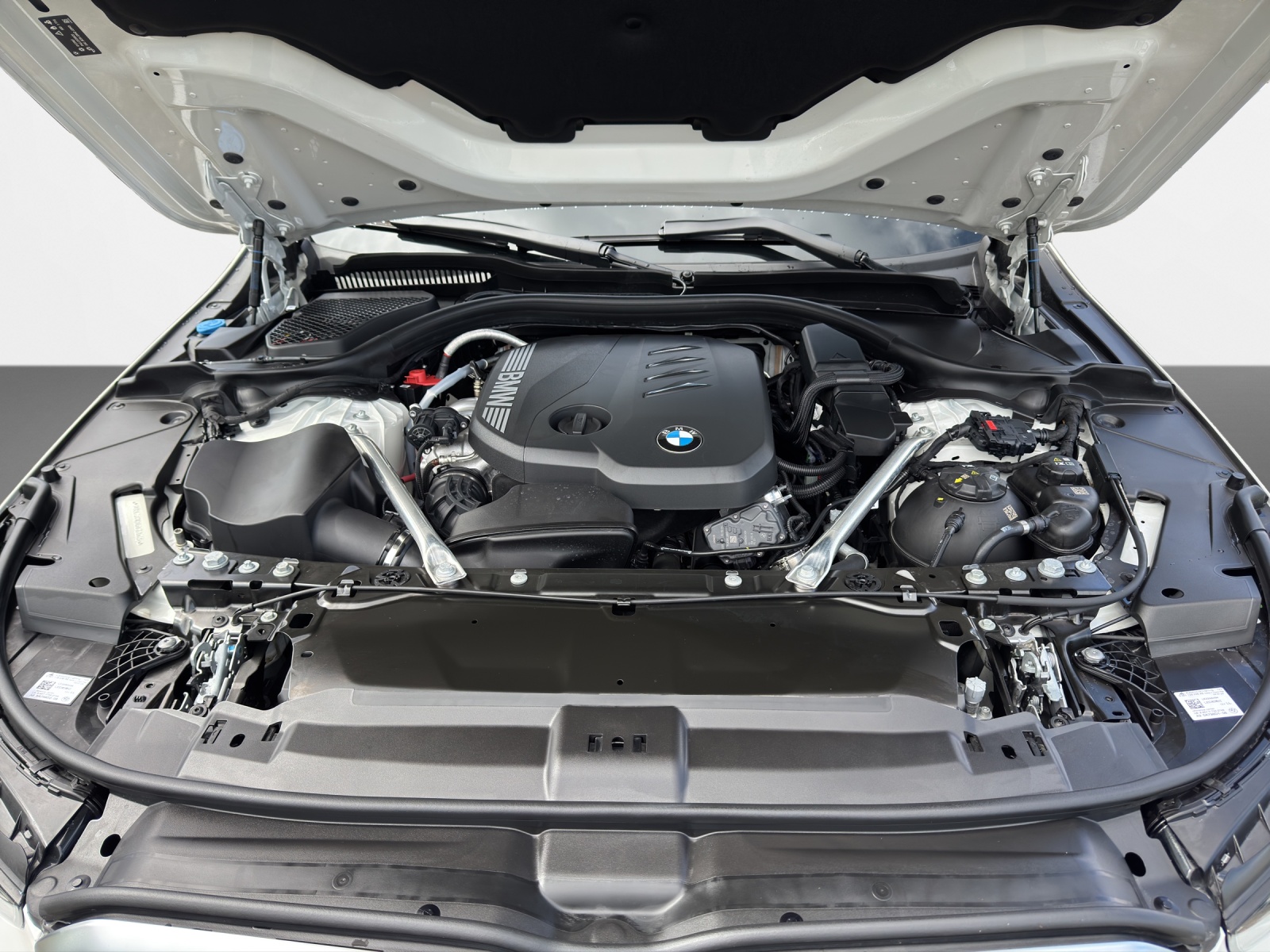 BMW 520d xDr 48V Tour M Sport-image-9