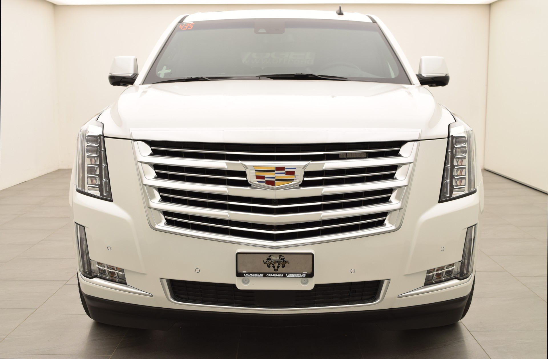 CADILLAC Escalade 6.2 ESV Platinum-showroom-element-2