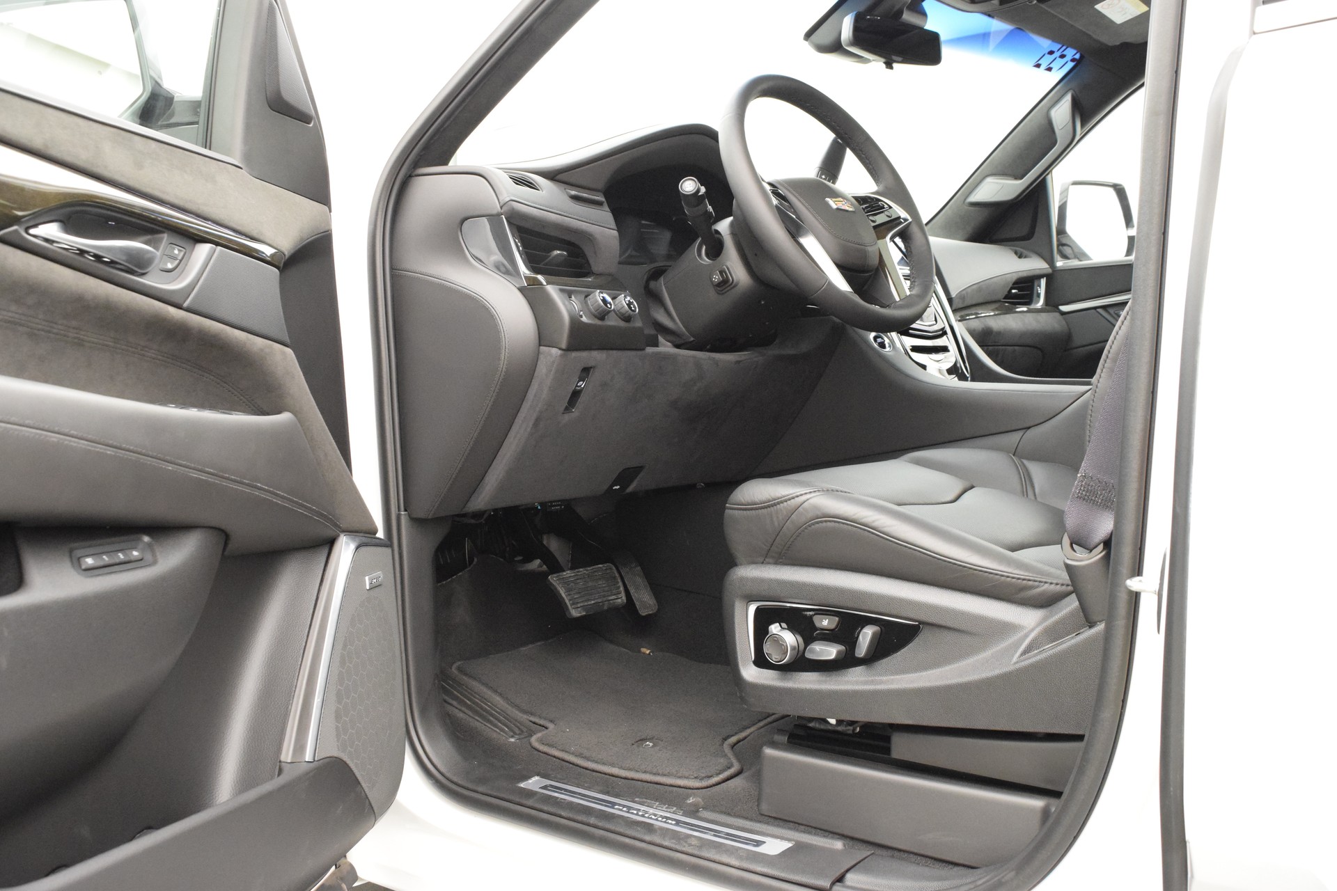 CADILLAC Escalade 6.2 ESV Platinum-image-8