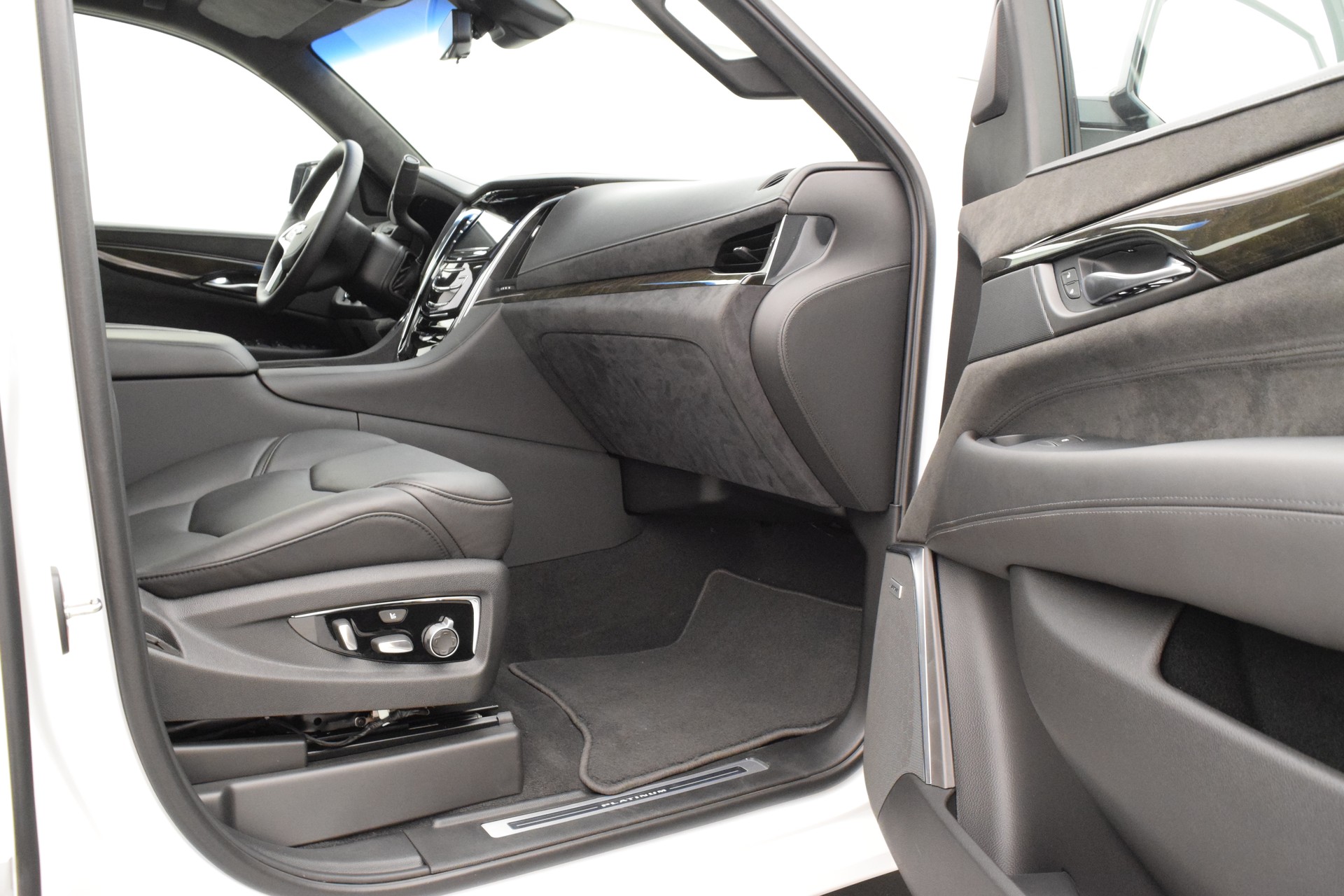 CADILLAC Escalade 6.2 ESV Platinum-image-13