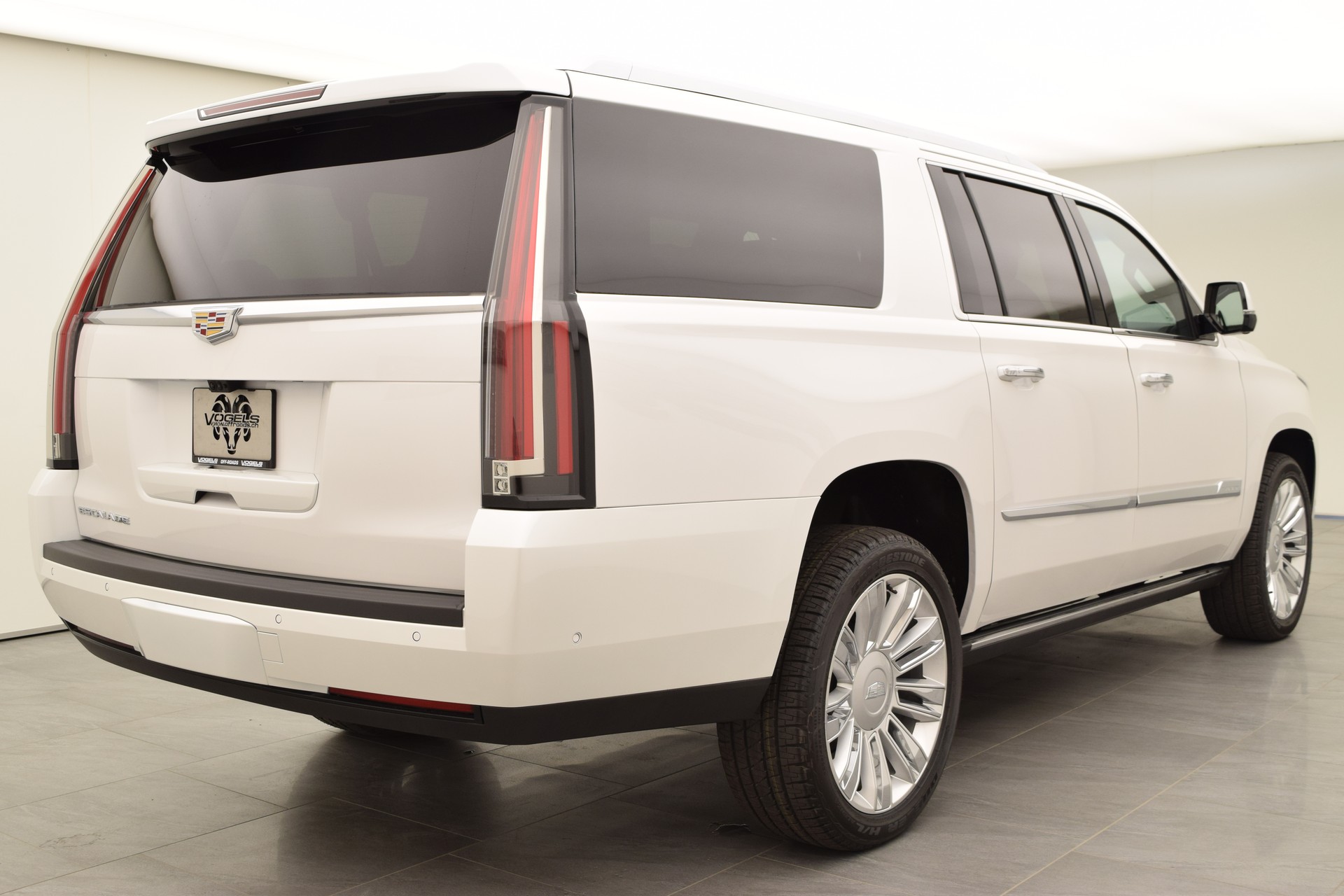 CADILLAC Escalade 6.2 ESV Platinum-image-4