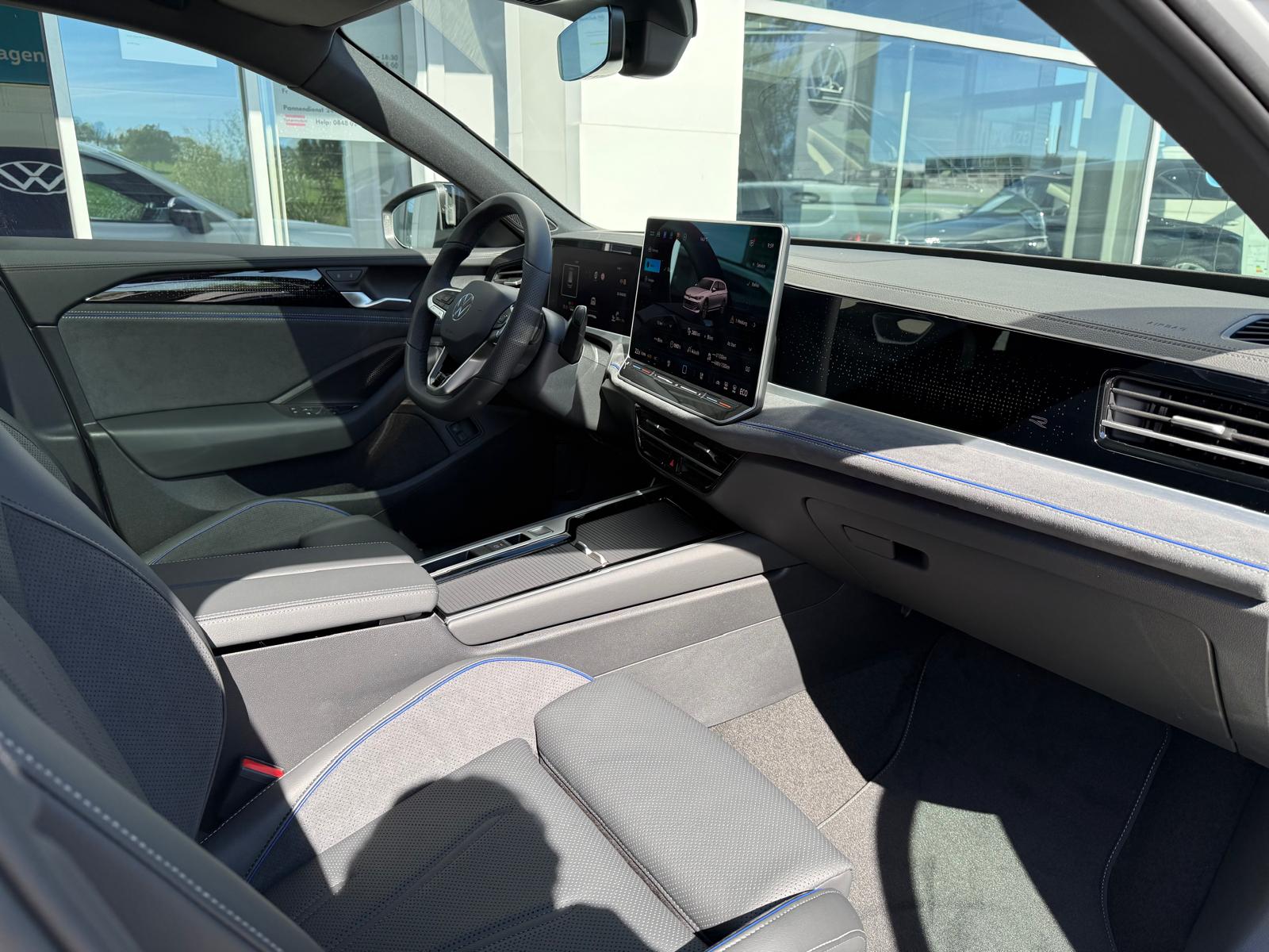 VW Passat Variant 1.5 TSI evo2 Plug-In- Hybrid R-Line DSG-image-2