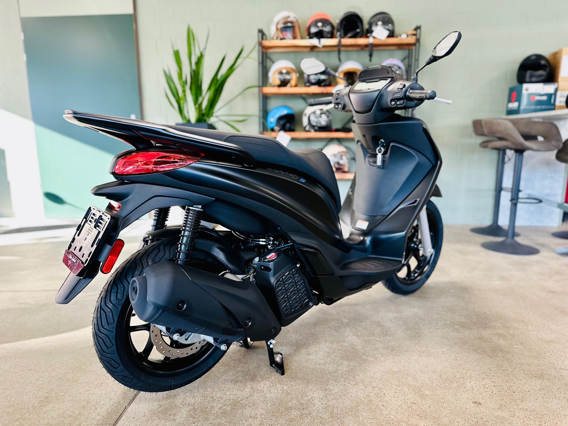 PIAGGIO Medley 200 Sport E5+-showroom-element-2