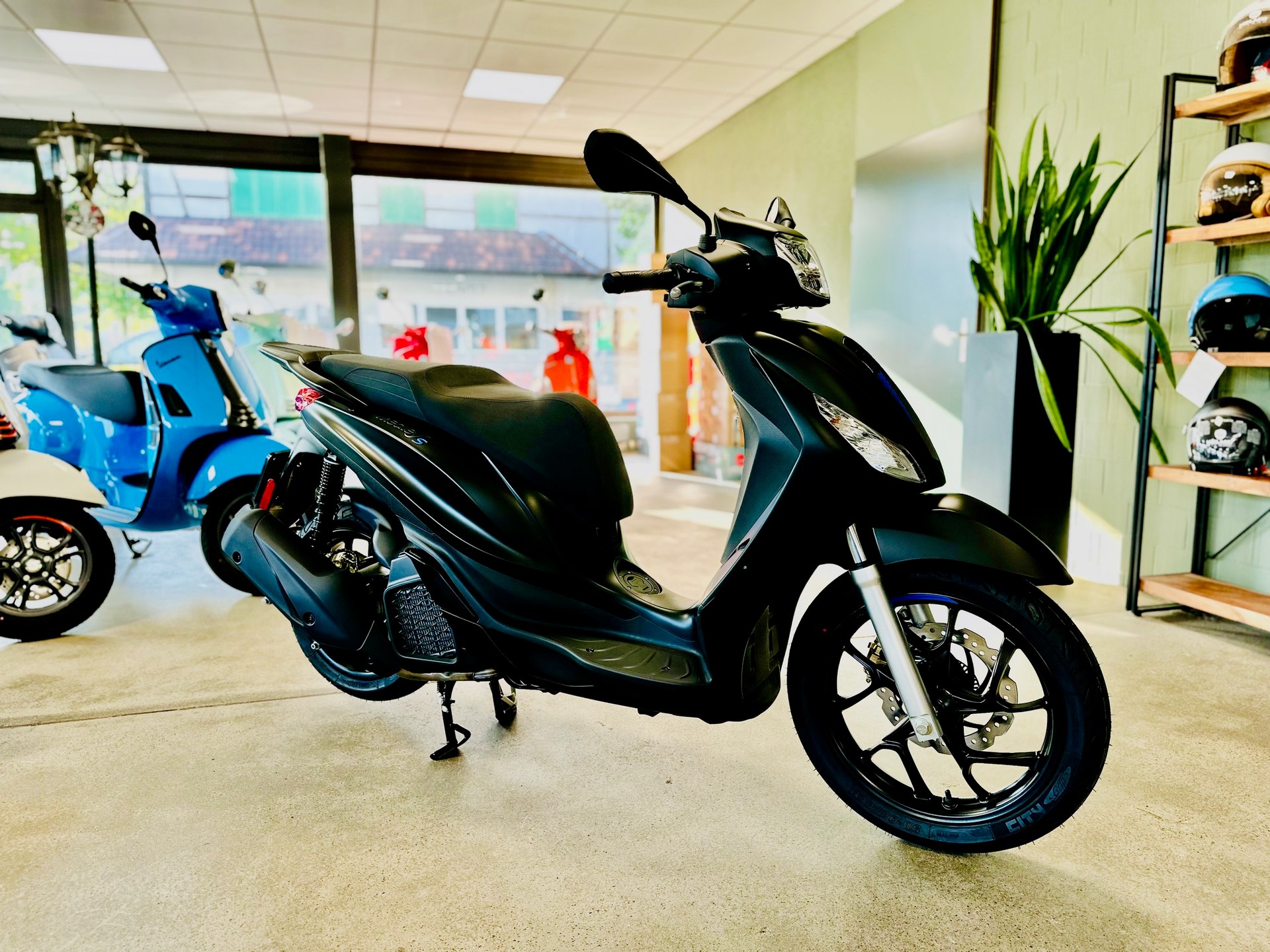 PIAGGIO Medley 200 Sport E5+-showroom-element-1