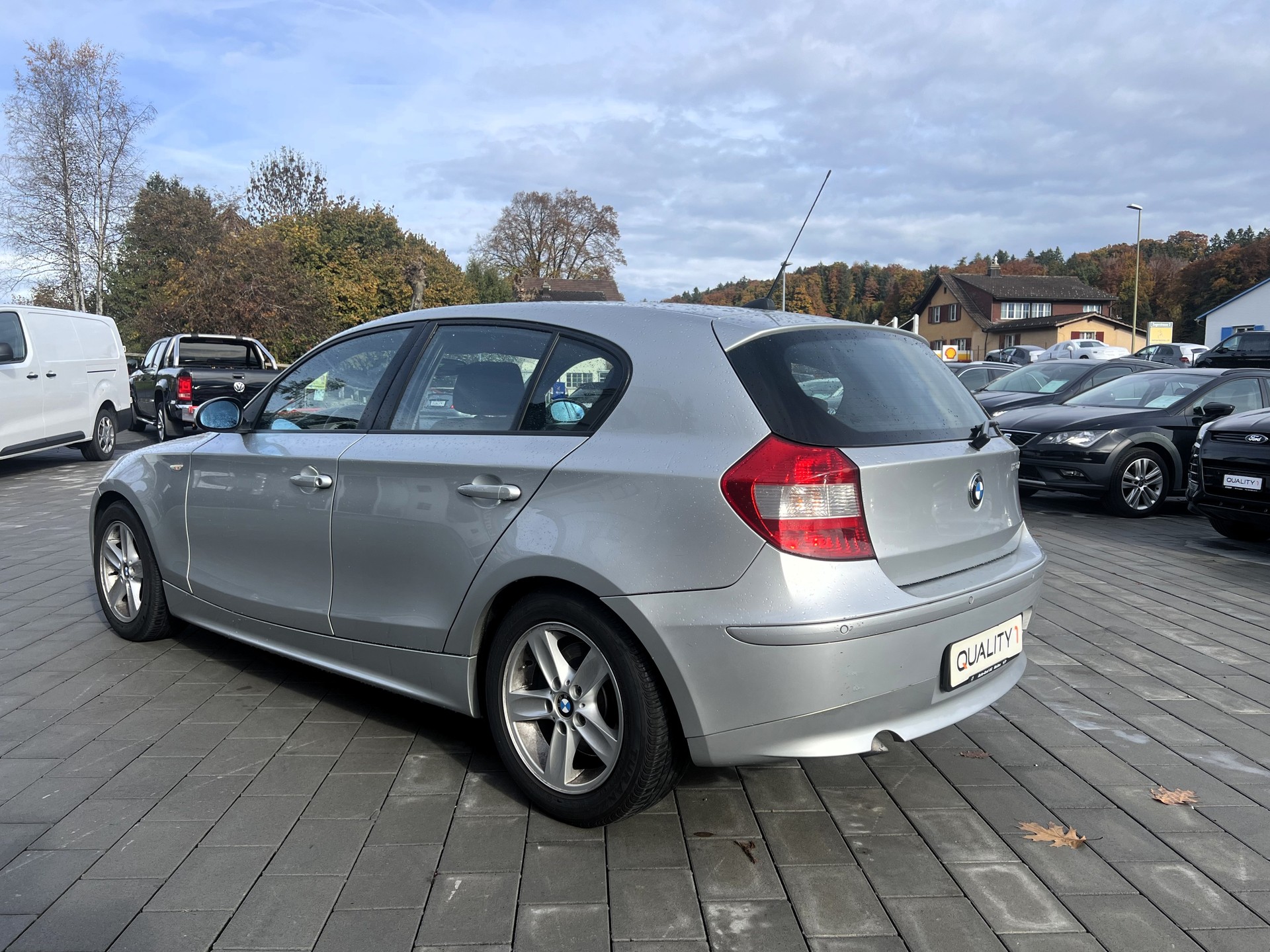 BMW 120d-showroom-element-2