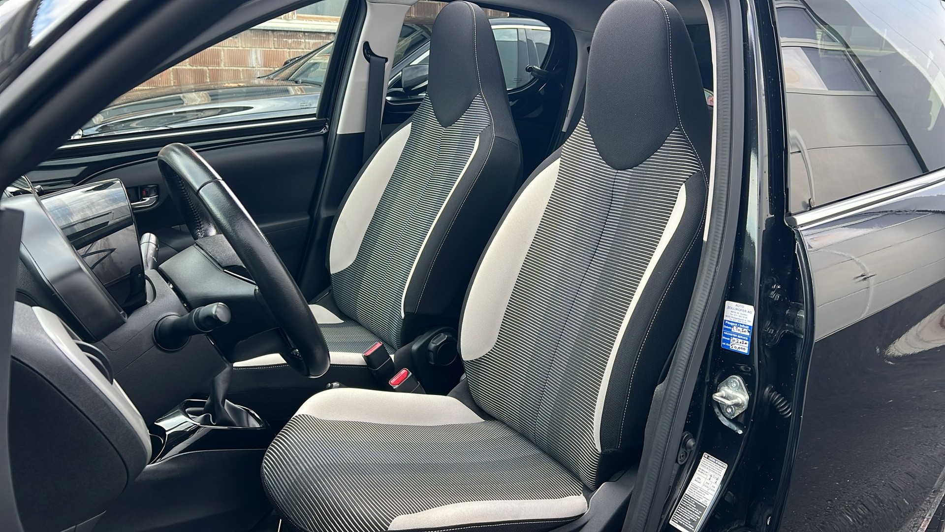 PEUGEOT 108 1.2 VTi Allure Top-image-15