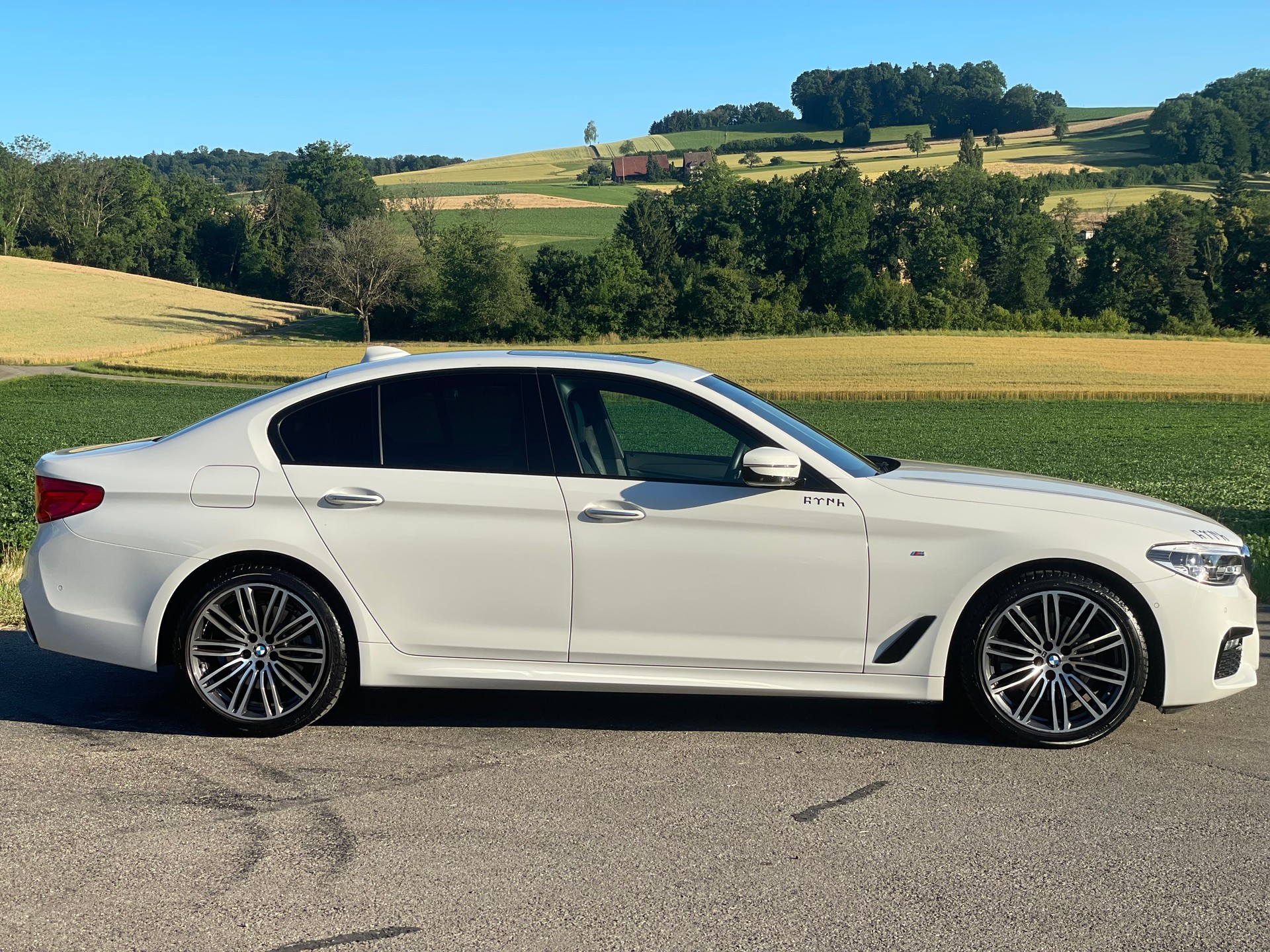 BMW 520d xDrive M-Sport Paket Steptronic-image-2