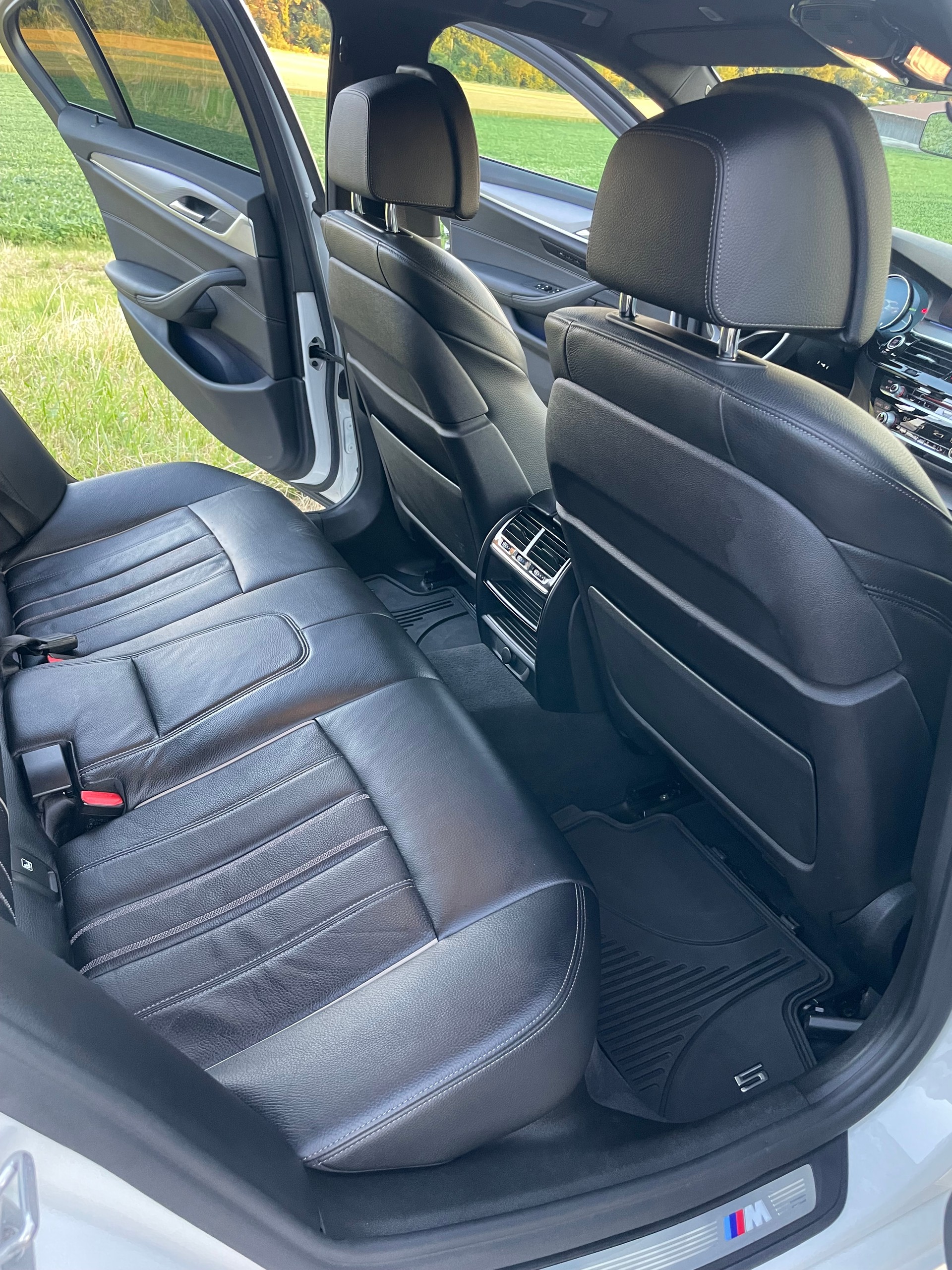 BMW 520d xDrive M-Sport Paket Steptronic-image-9